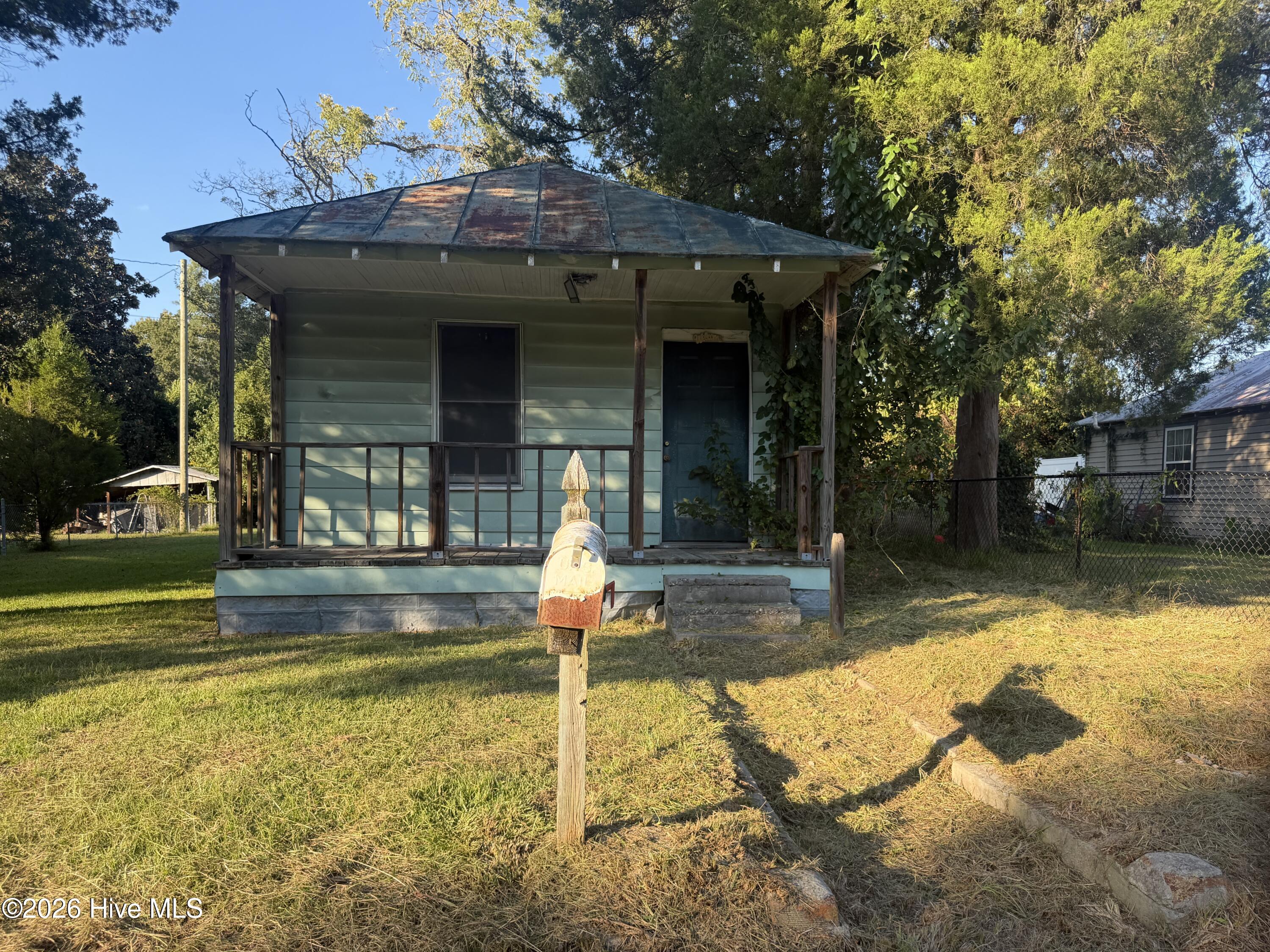 2204 Oaks Road Property Photo 2