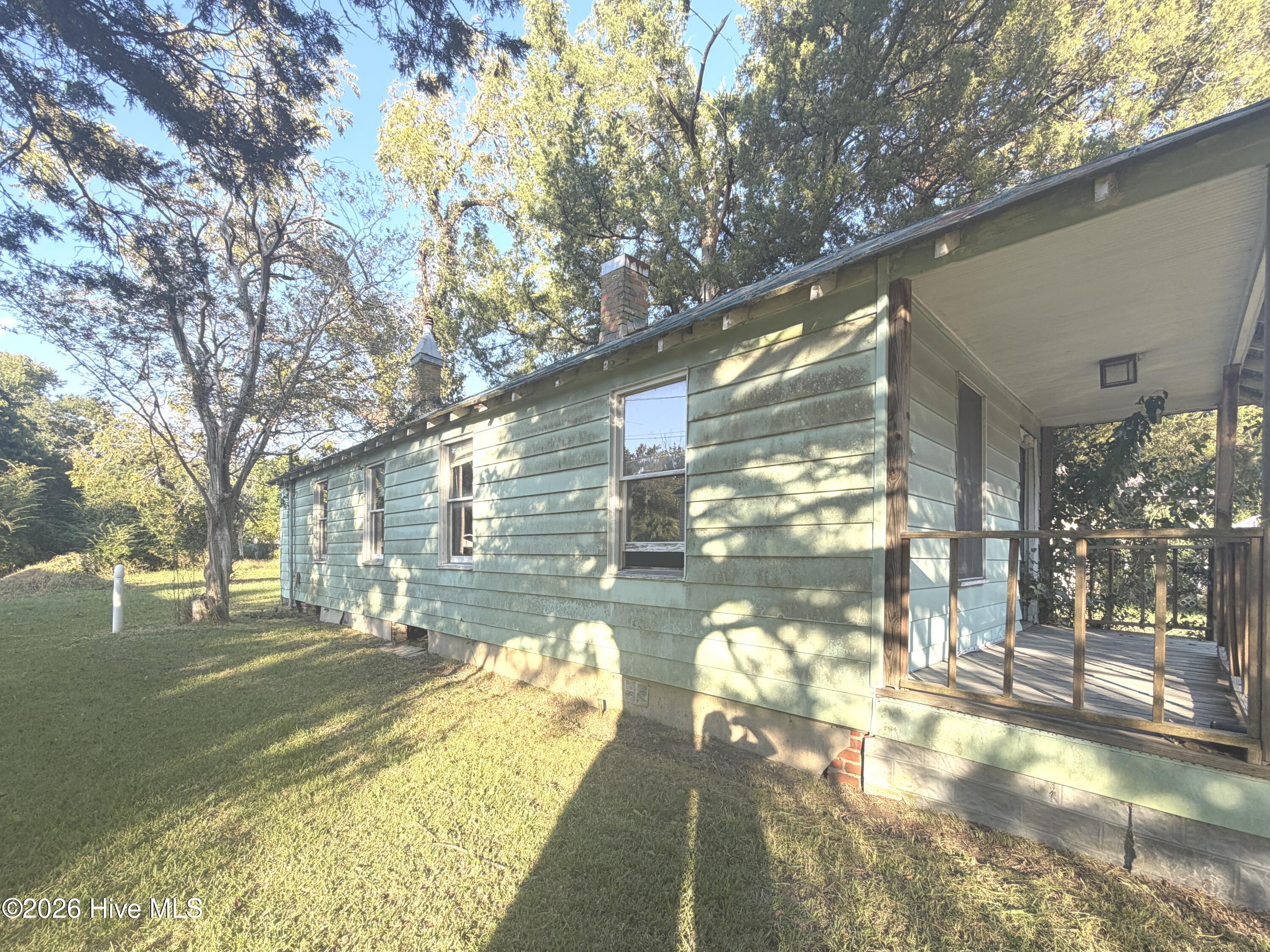 2204 Oaks Road Property Photo 3
