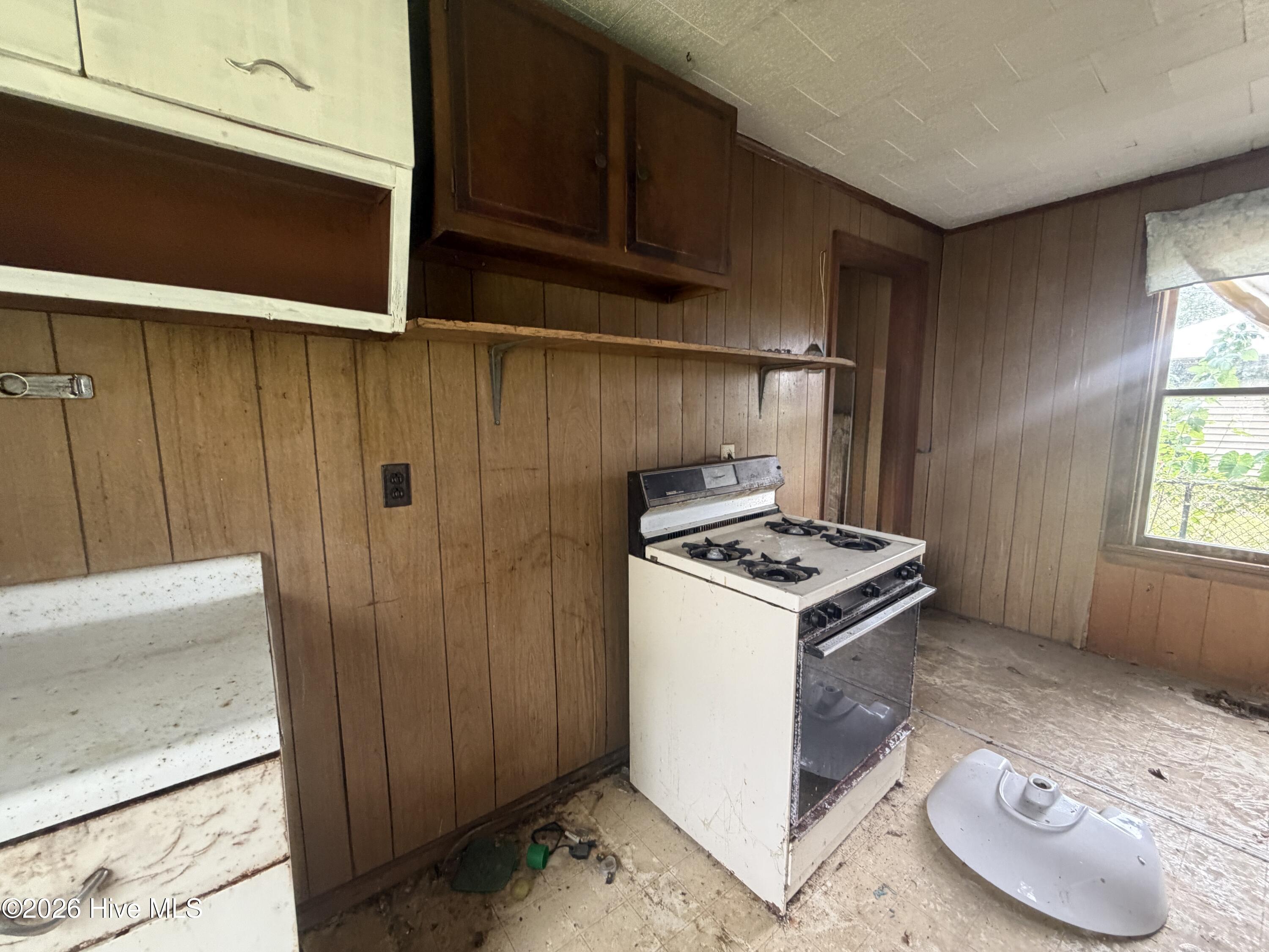 2204 Oaks Road Property Photo 13