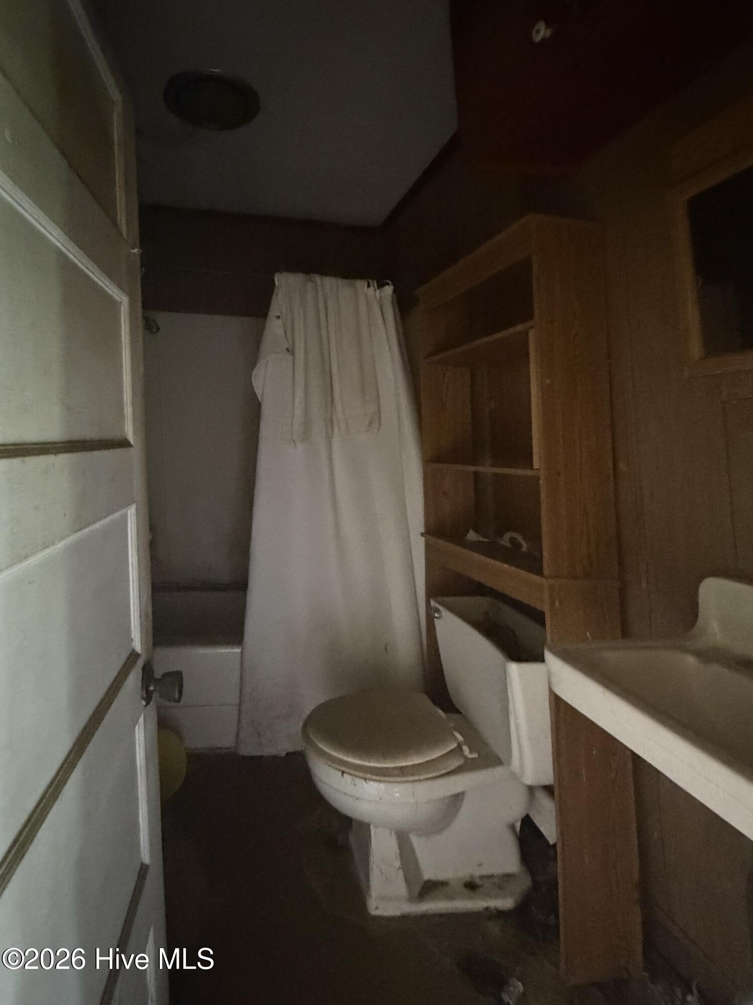 2204 Oaks Road Property Photo 14