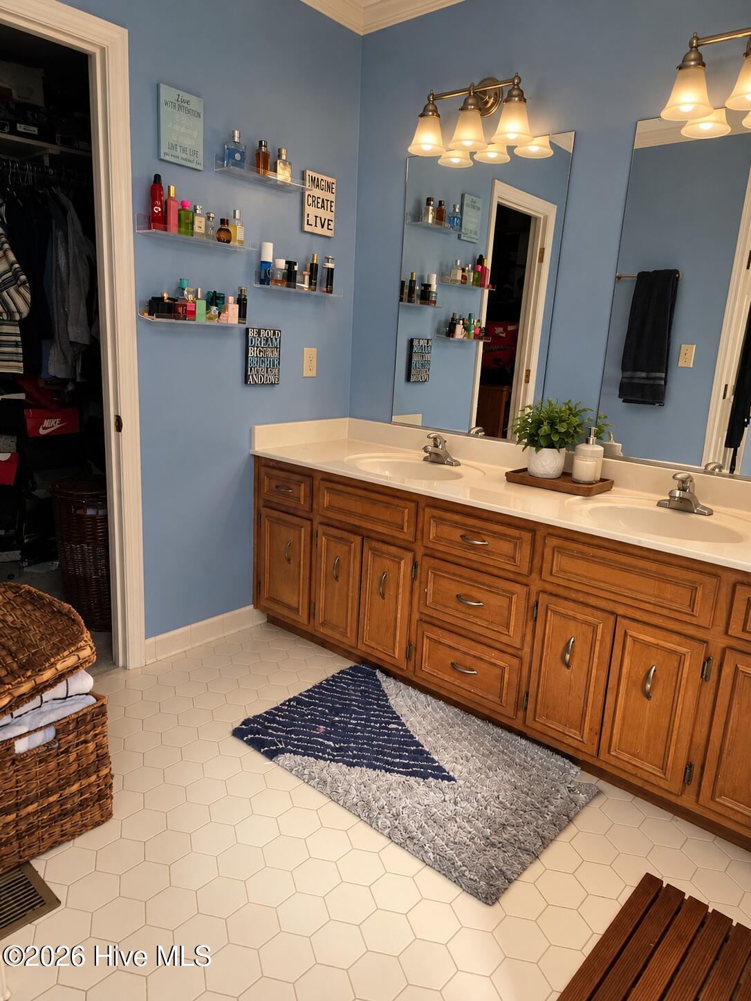 2234 Woodbluff Way Property Photo 34
