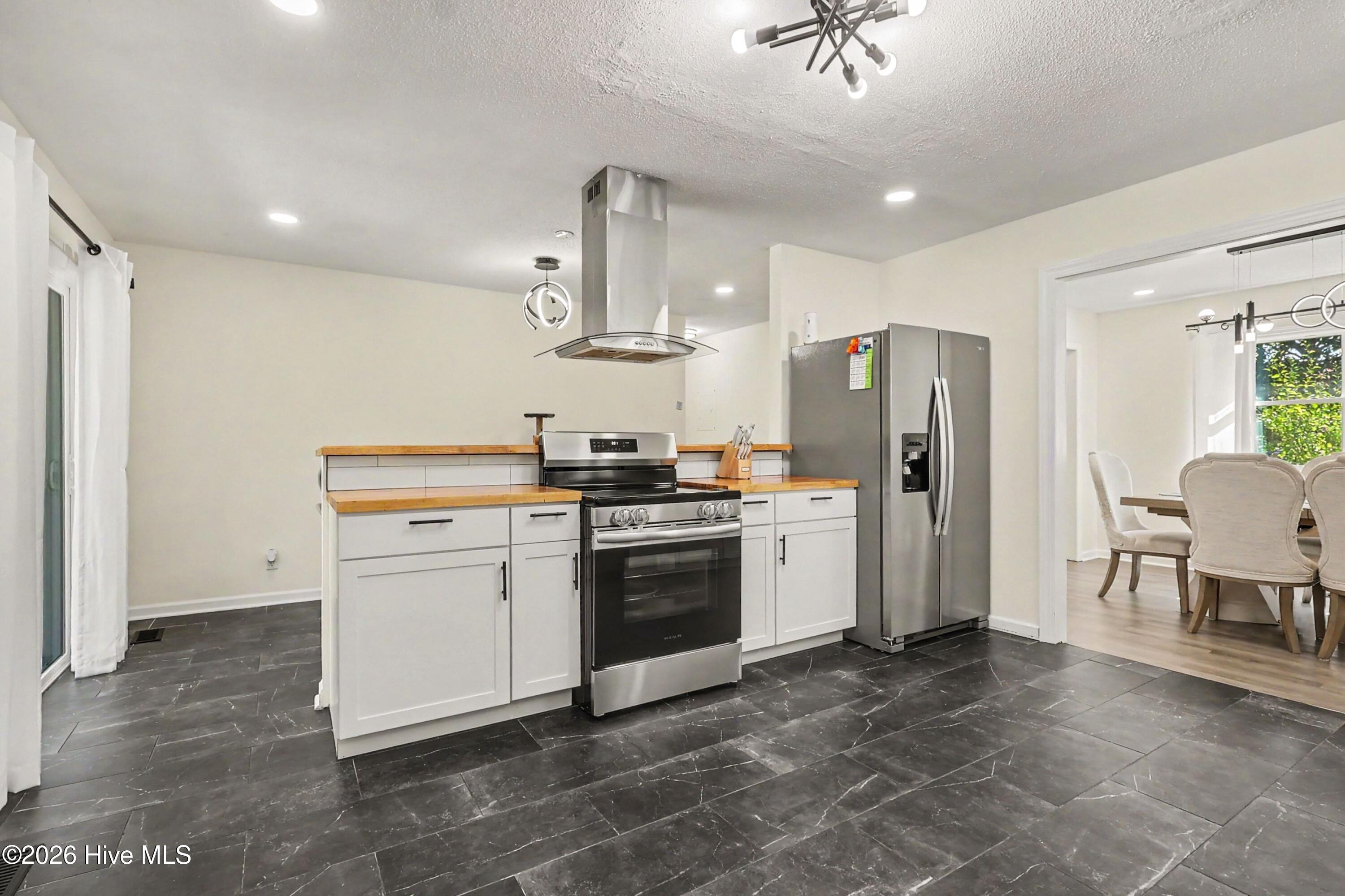 5326 Yadkin Road Property Photo 8
