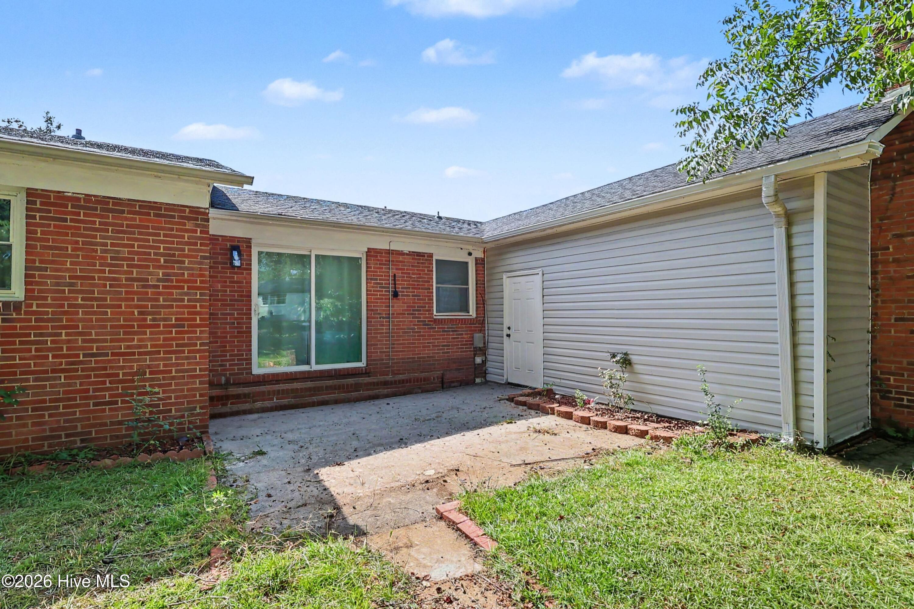 5326 Yadkin Road Property Photo 21