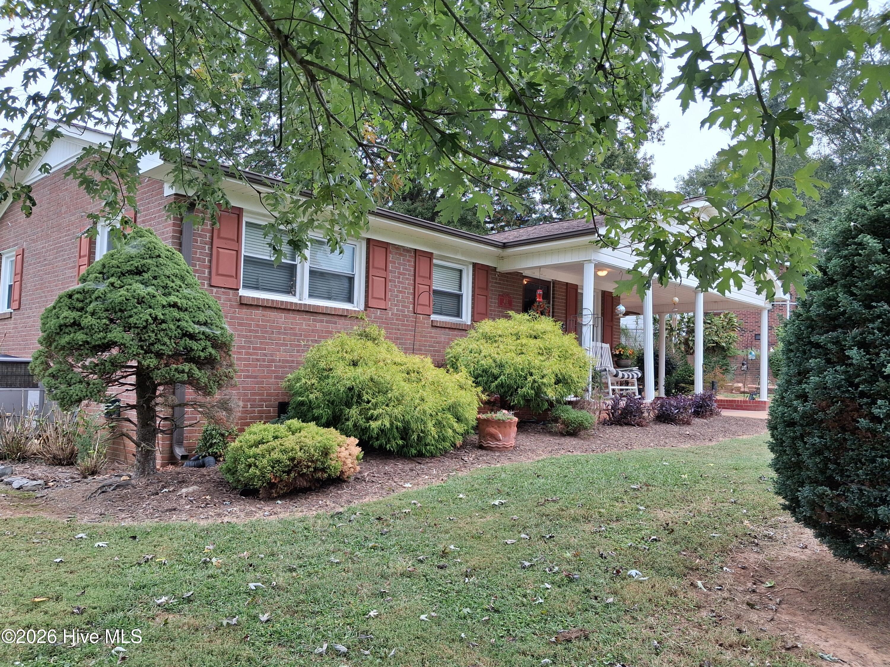 403 E Tennessee Avenue Property Photo 4