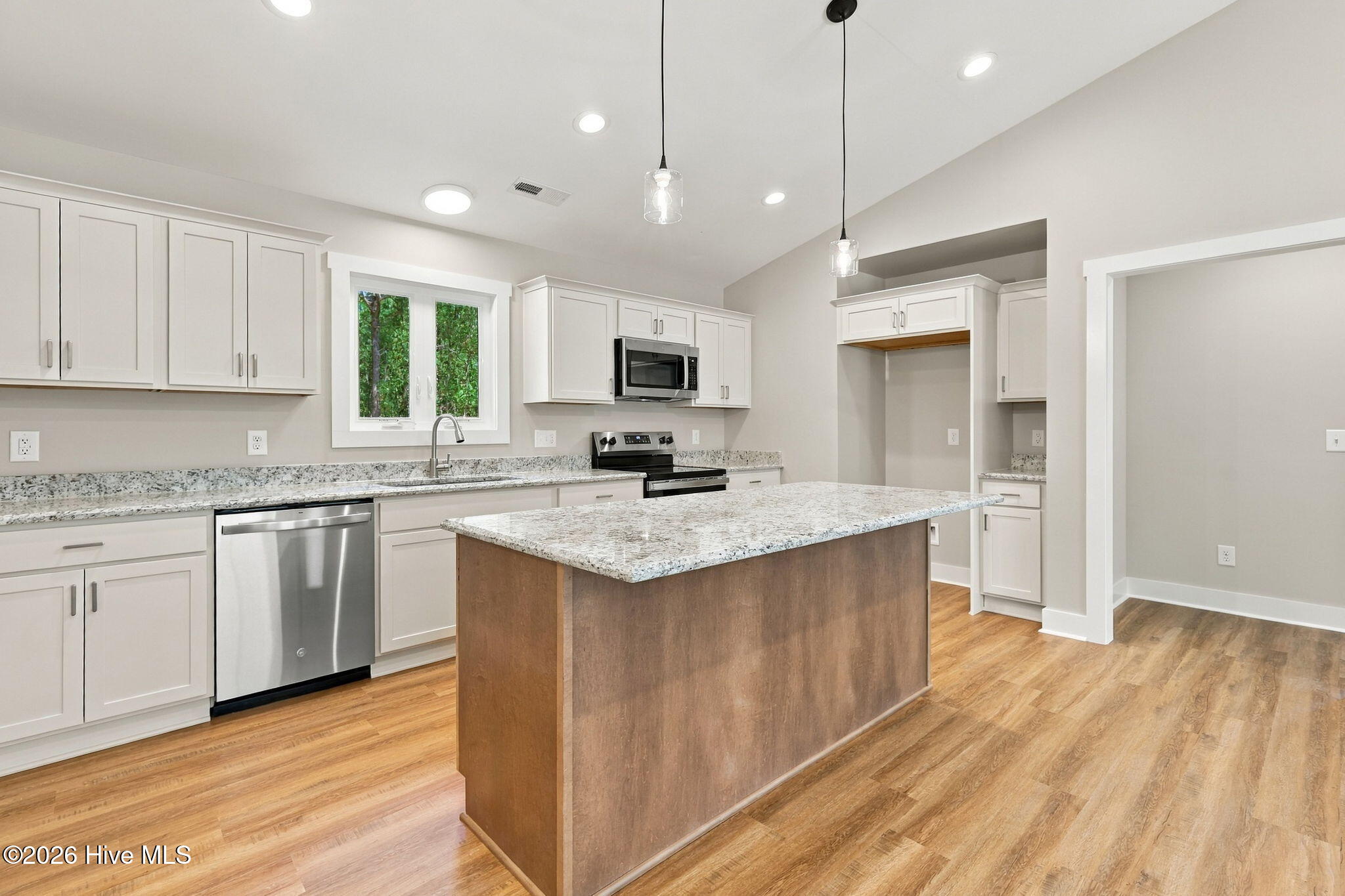 122 Park Avenue Property Photo 23