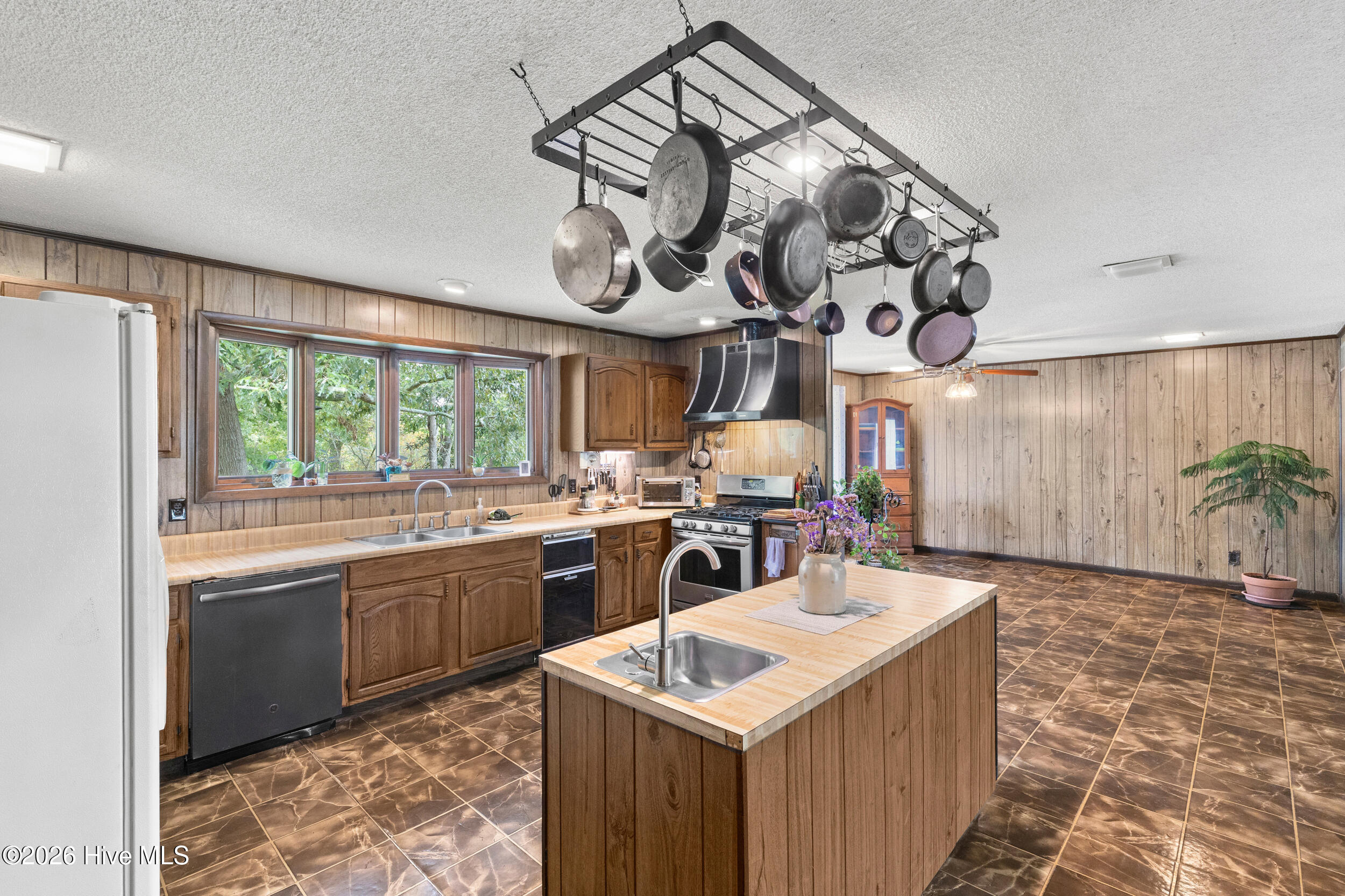 475 Douglas Drive Property Photo 18