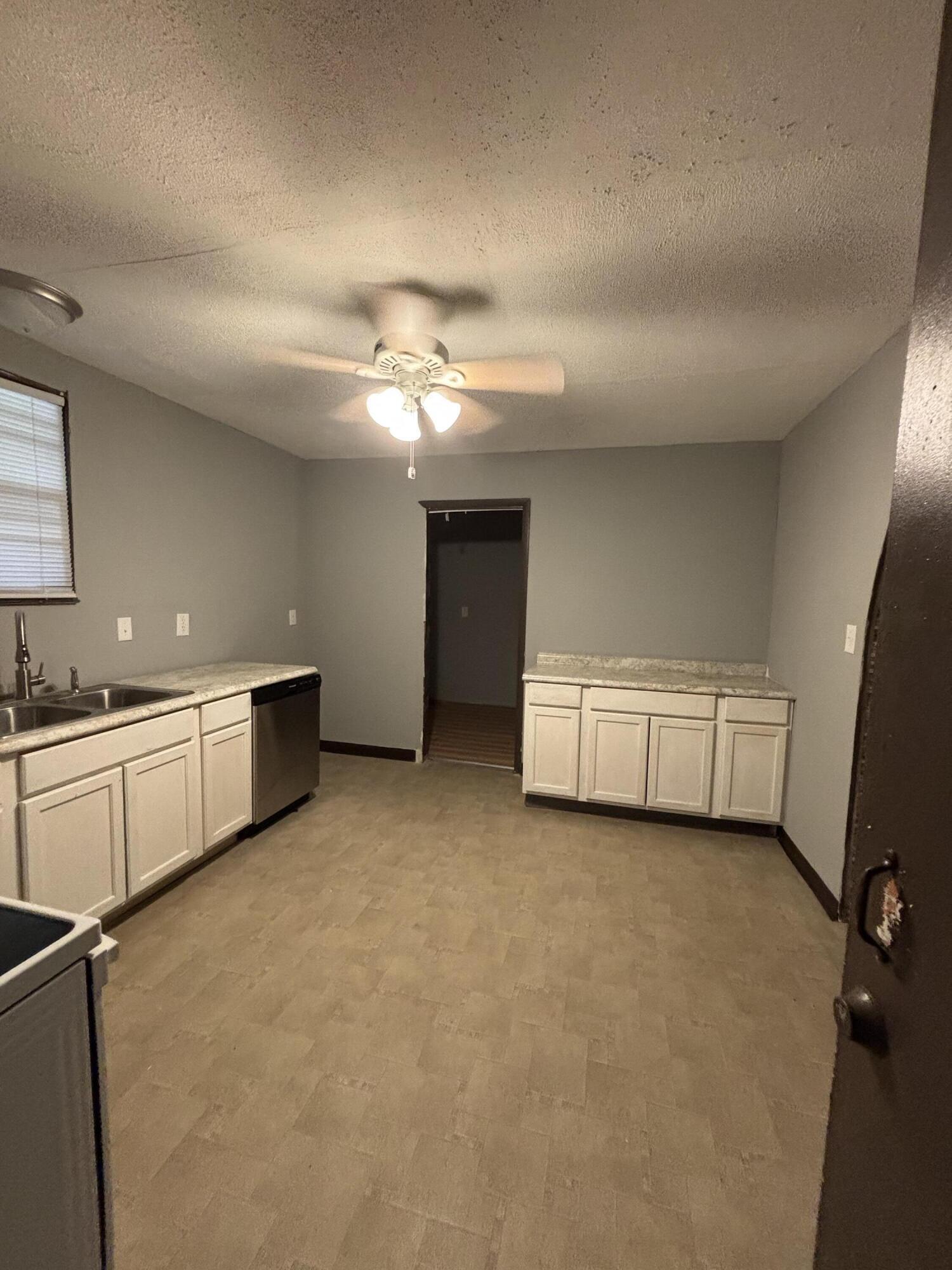 411 Artmus Street Property Photo 6