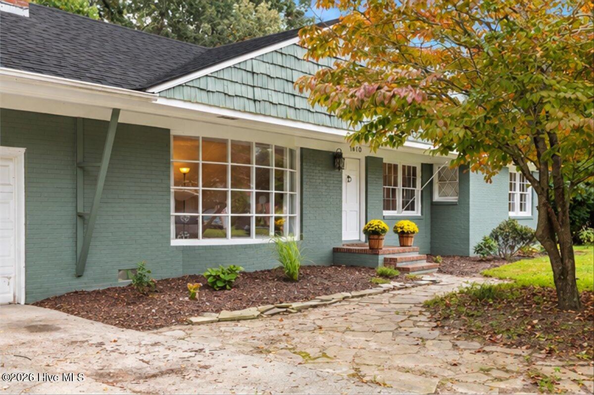 1610 Crescent Drive Property Photo 2