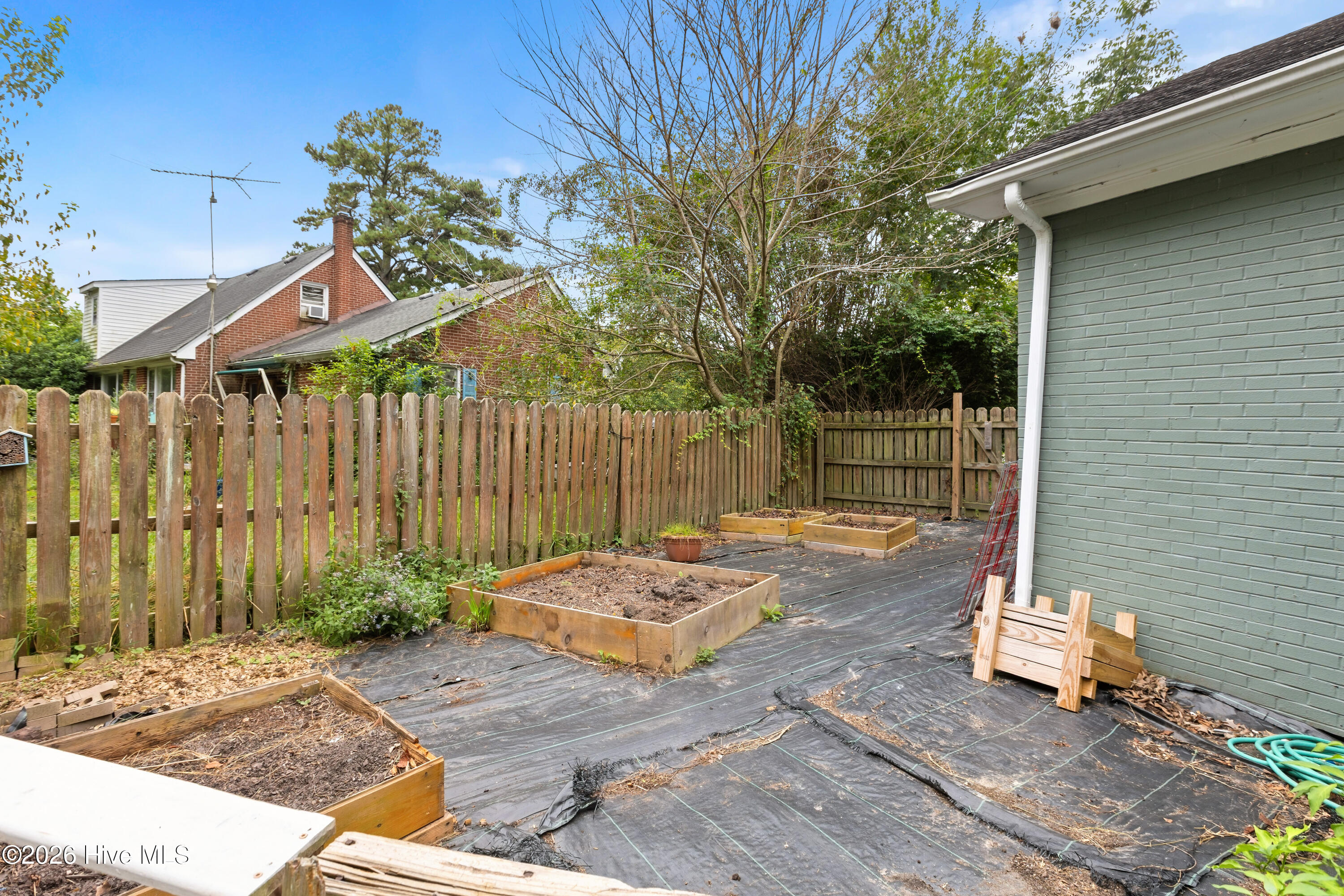 1610 Crescent Drive Property Photo 45