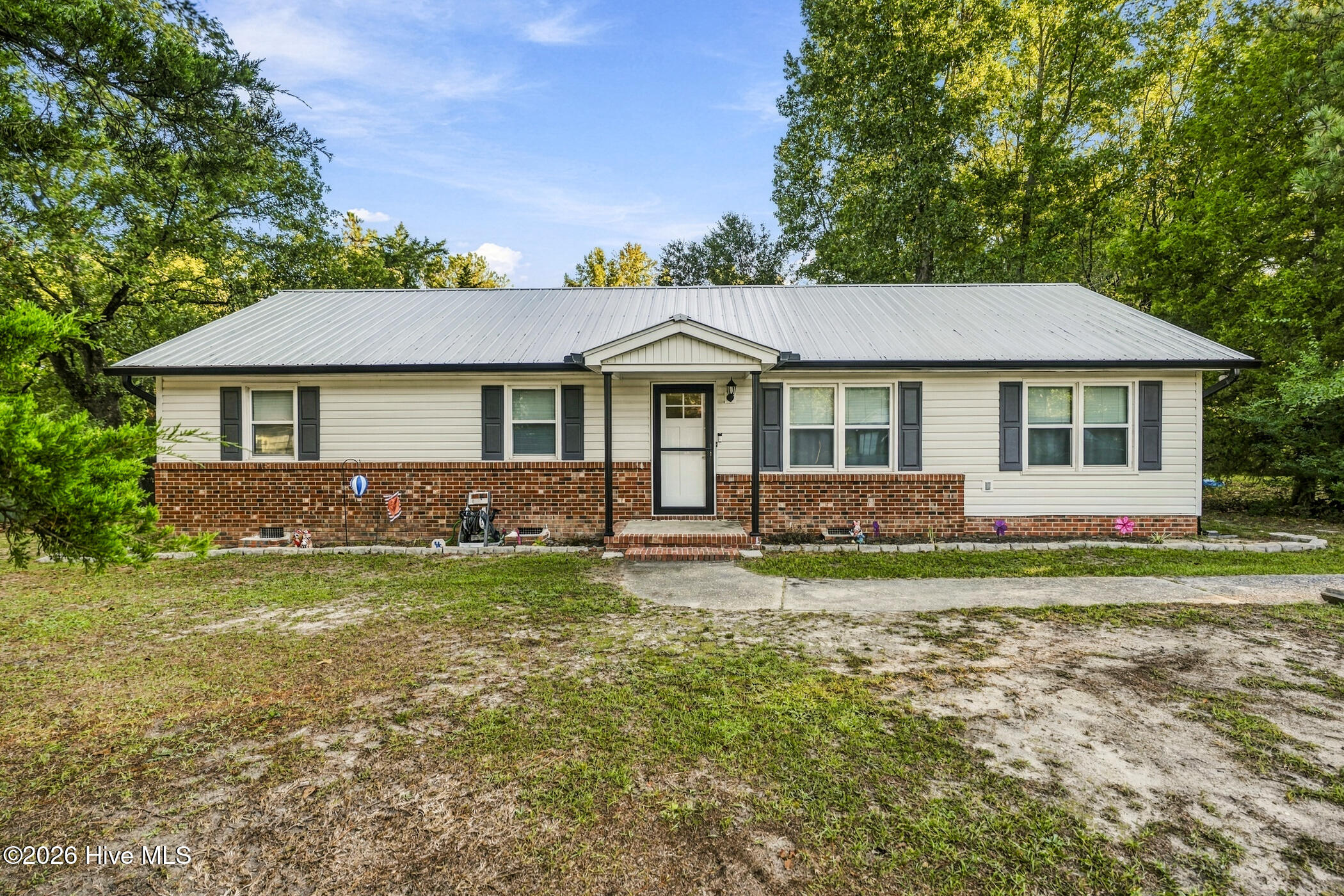 121 E Eason Drive Property Photo 2