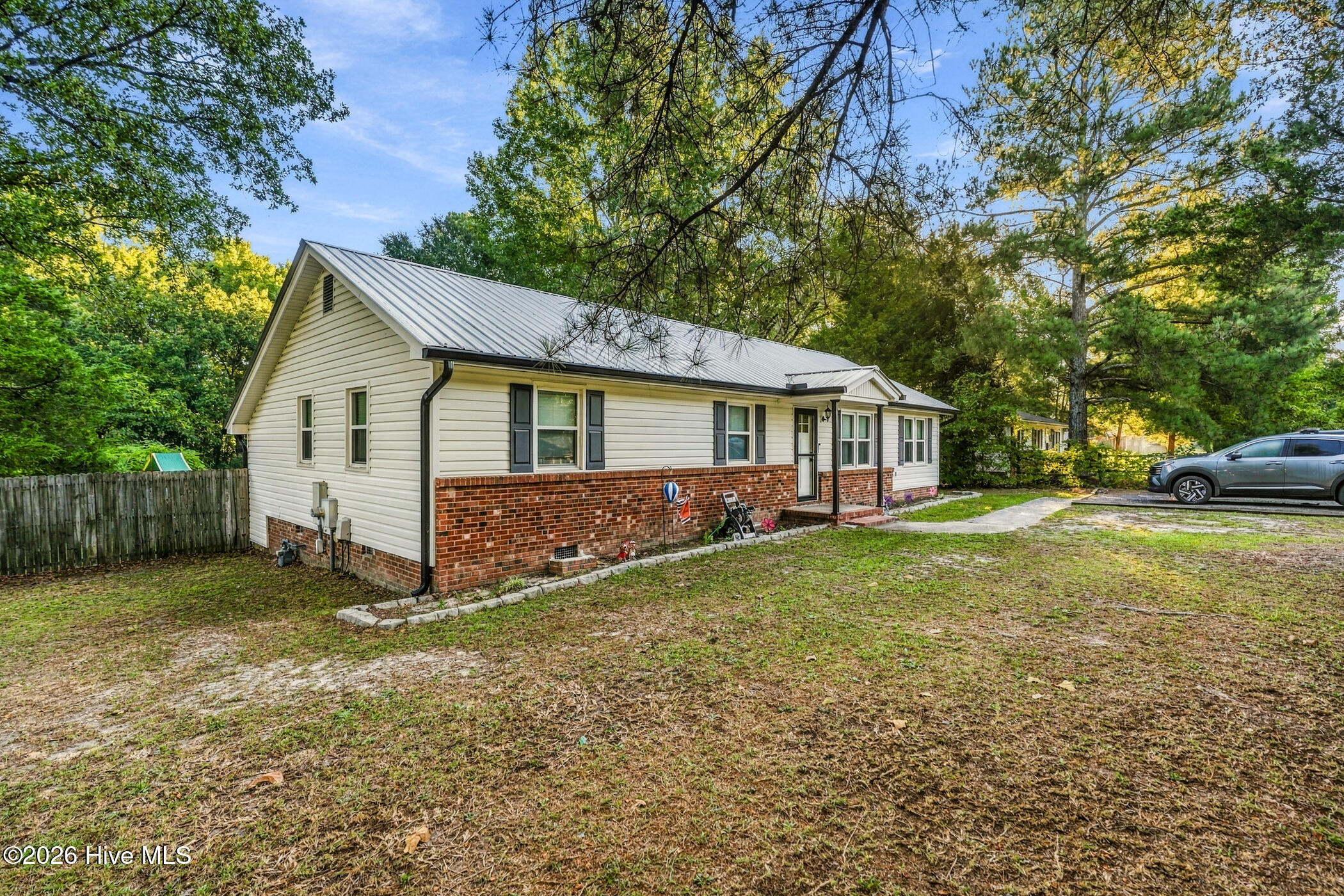 121 E Eason Drive Property Photo 3