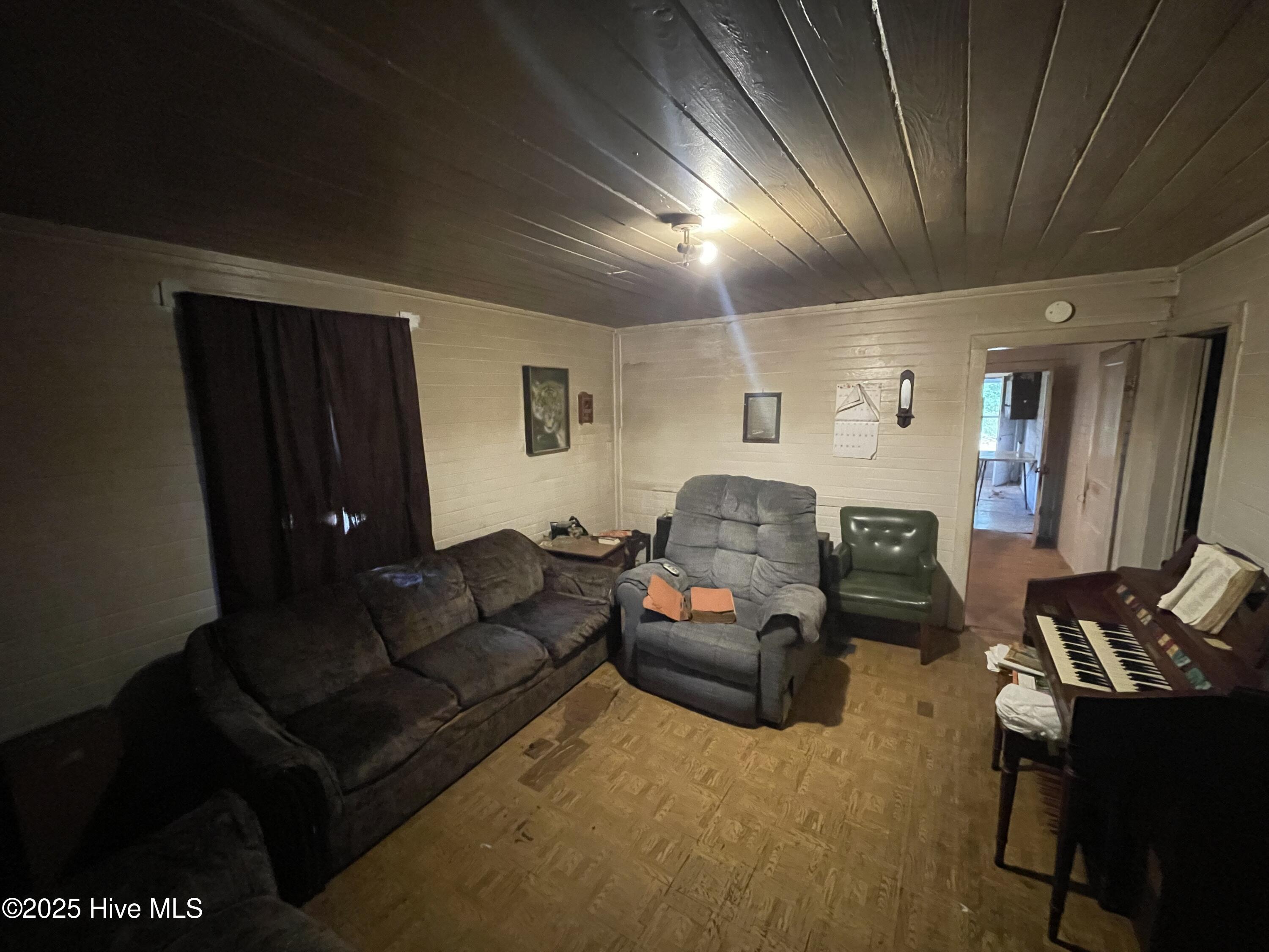 416 Catherine Street Property Photo 5