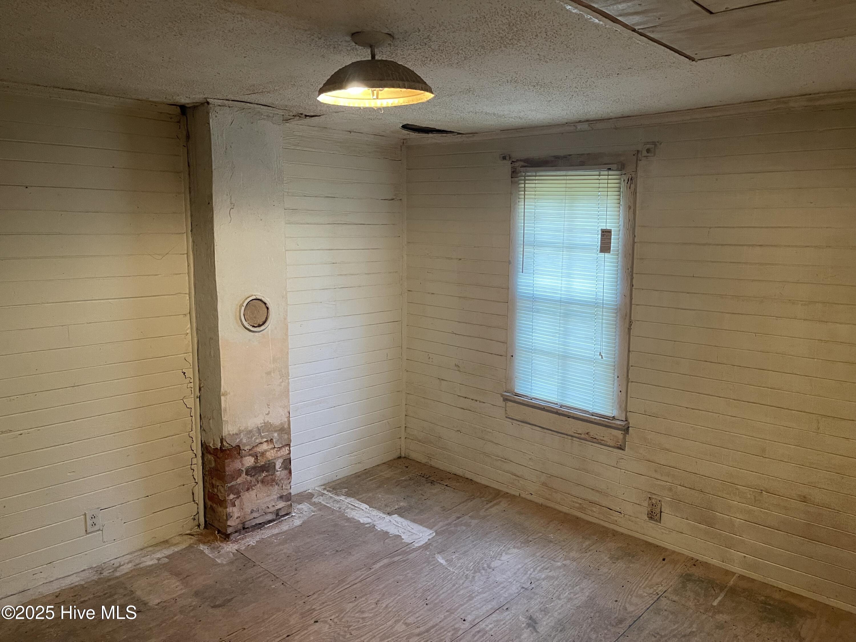 416 Catherine Street Property Photo 8
