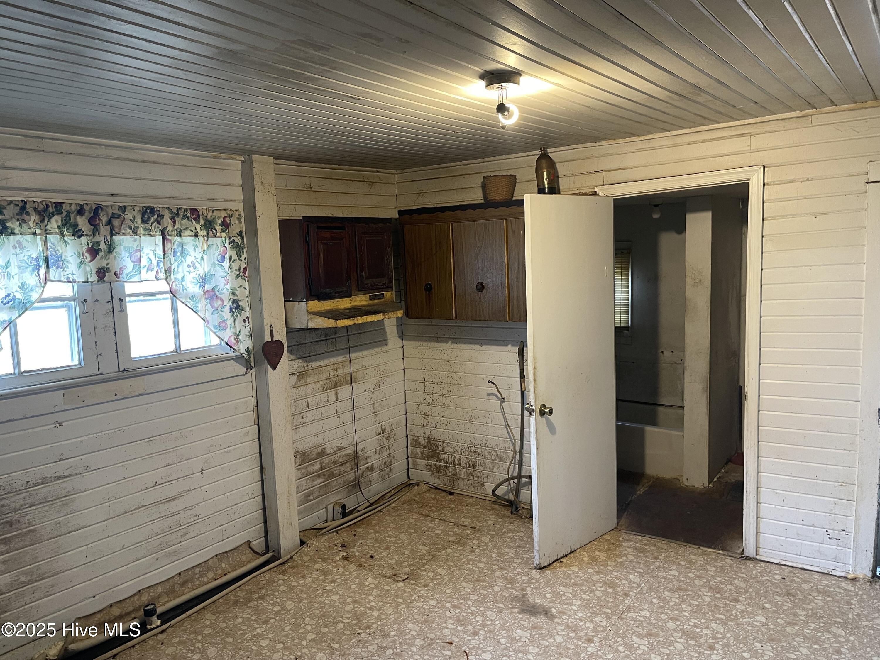 416 Catherine Street Property Photo 9