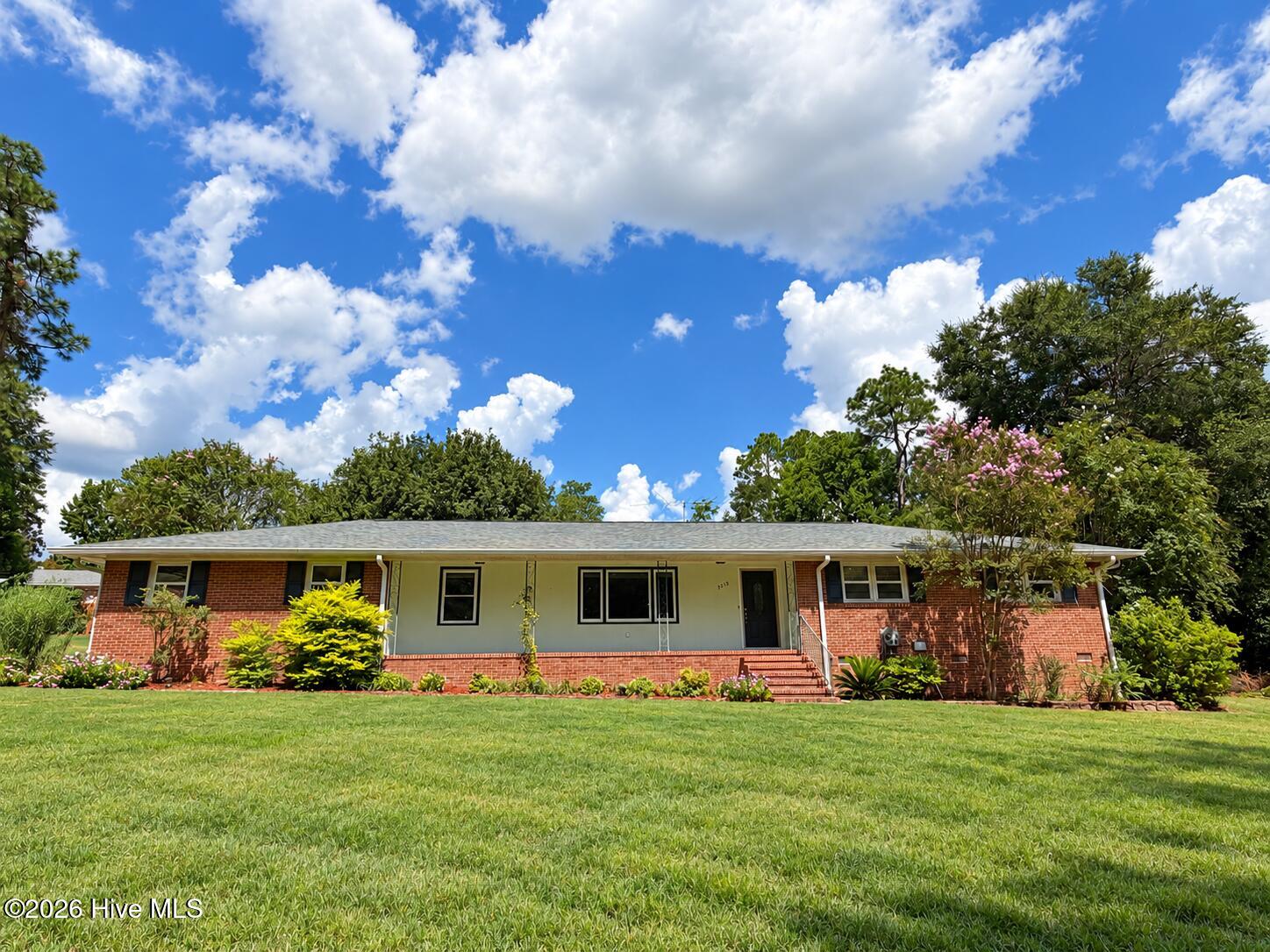 3215 Colonial Drive Property Photo 1