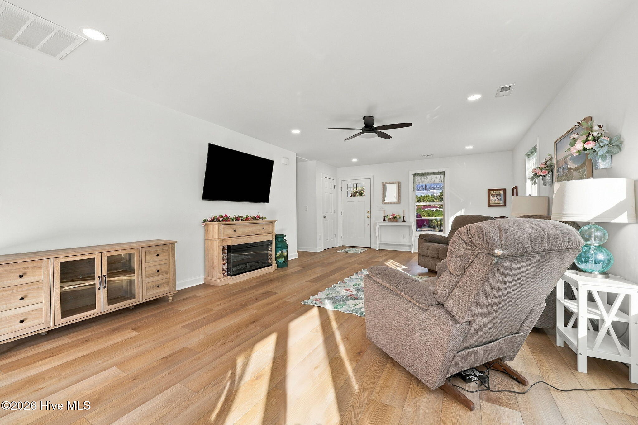 1874 Slatestone Road Property Photo 3