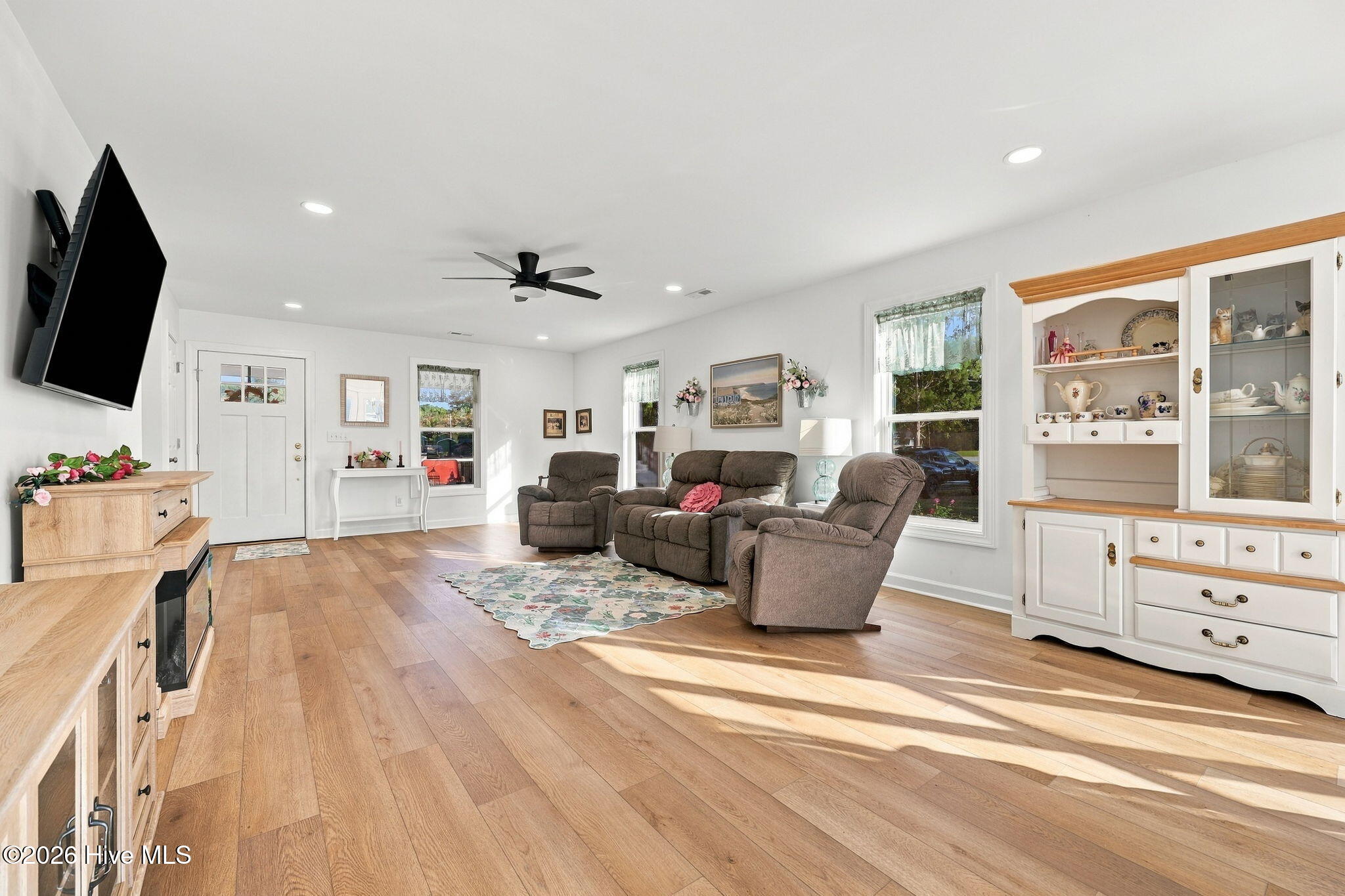 1874 Slatestone Road Property Photo 4