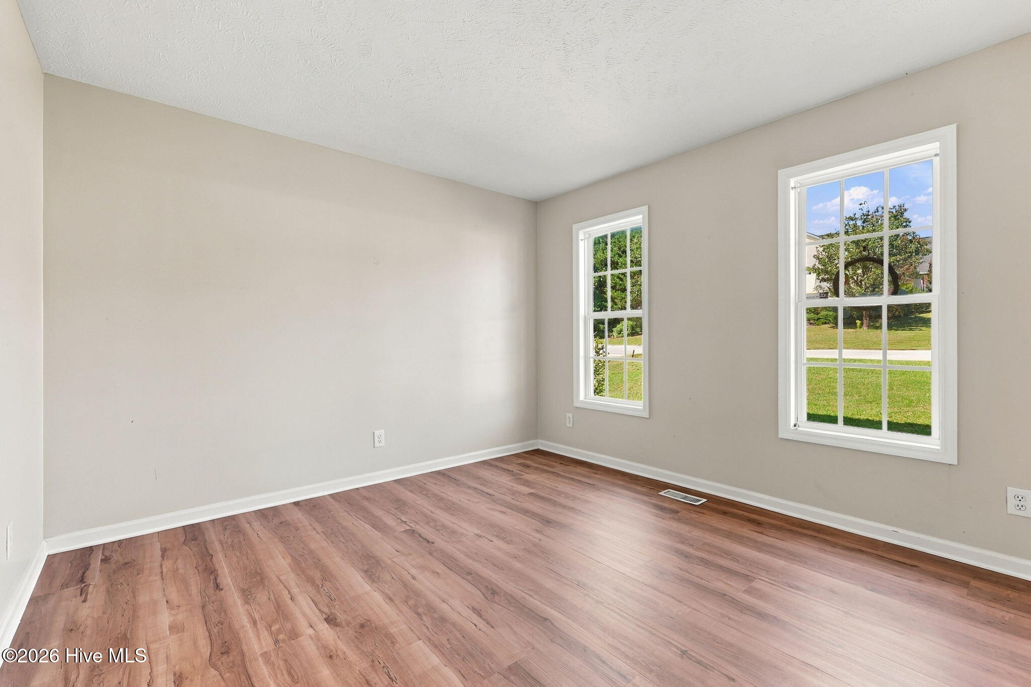 5033 Miranda Drive Property Photo 6