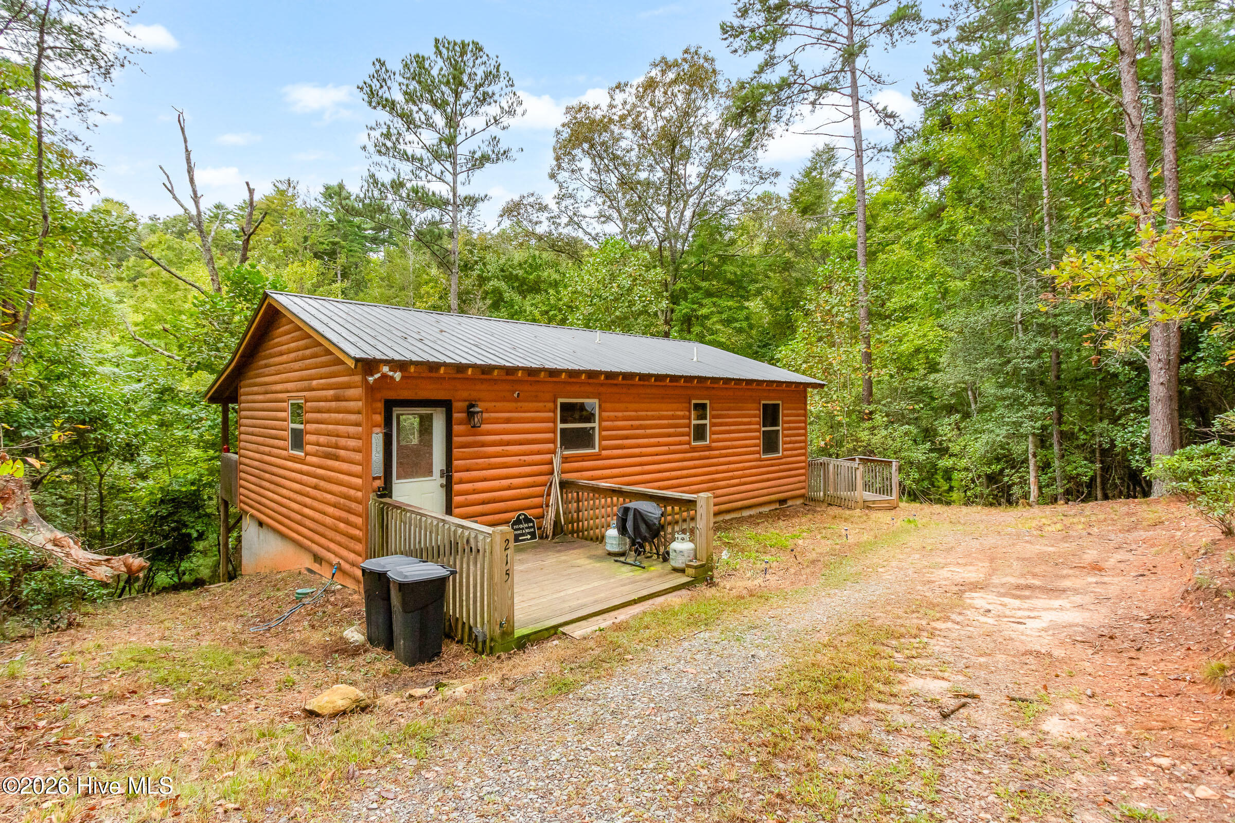 215 Quail Drive Property Photo 5