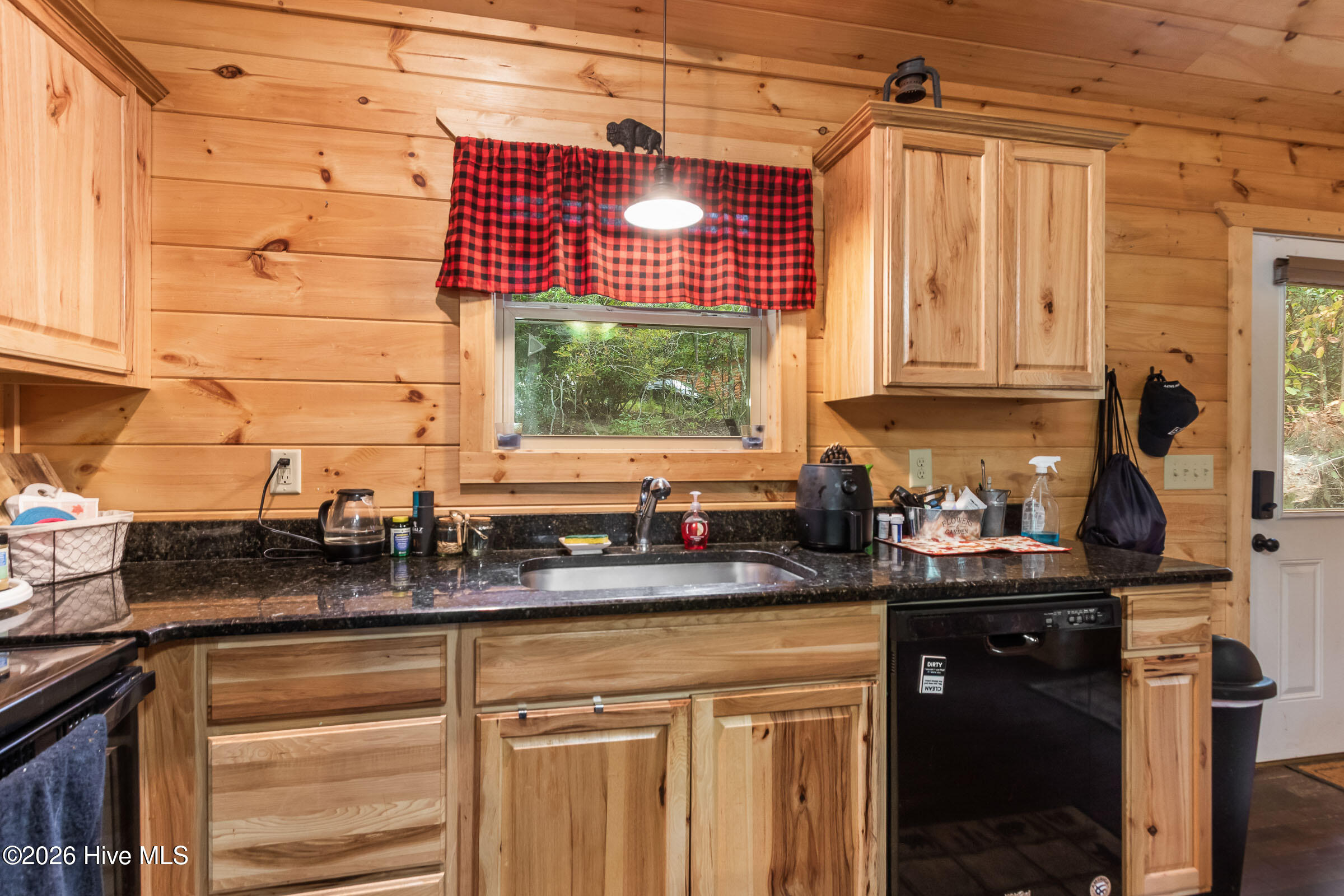 215 Quail Drive Property Photo 13