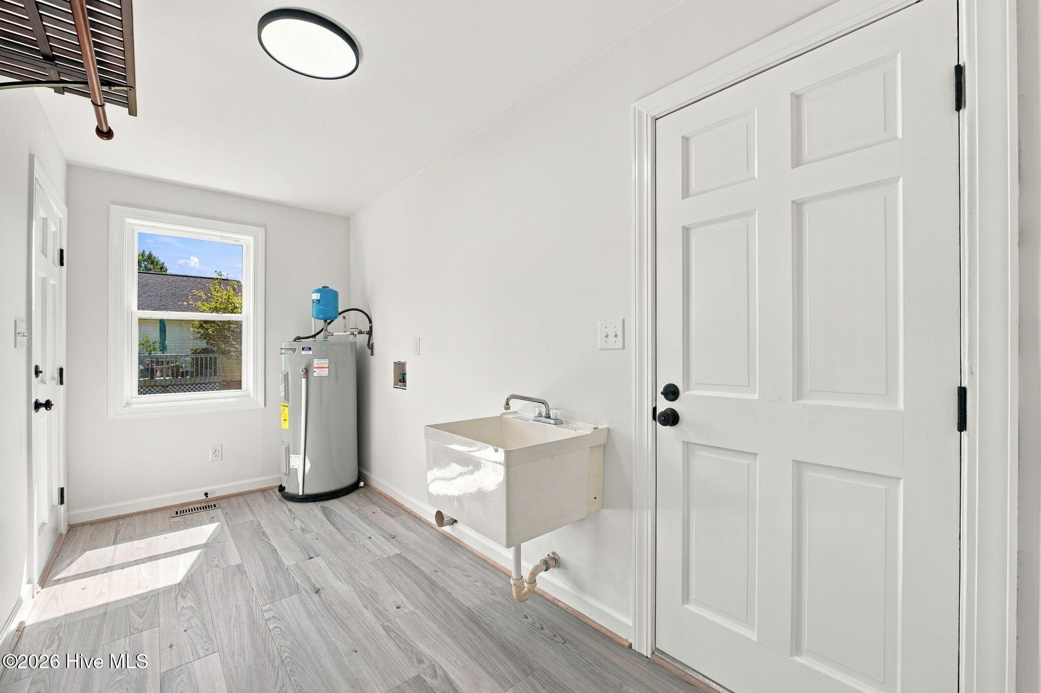 4425 Rivershore Drive Property Photo 11