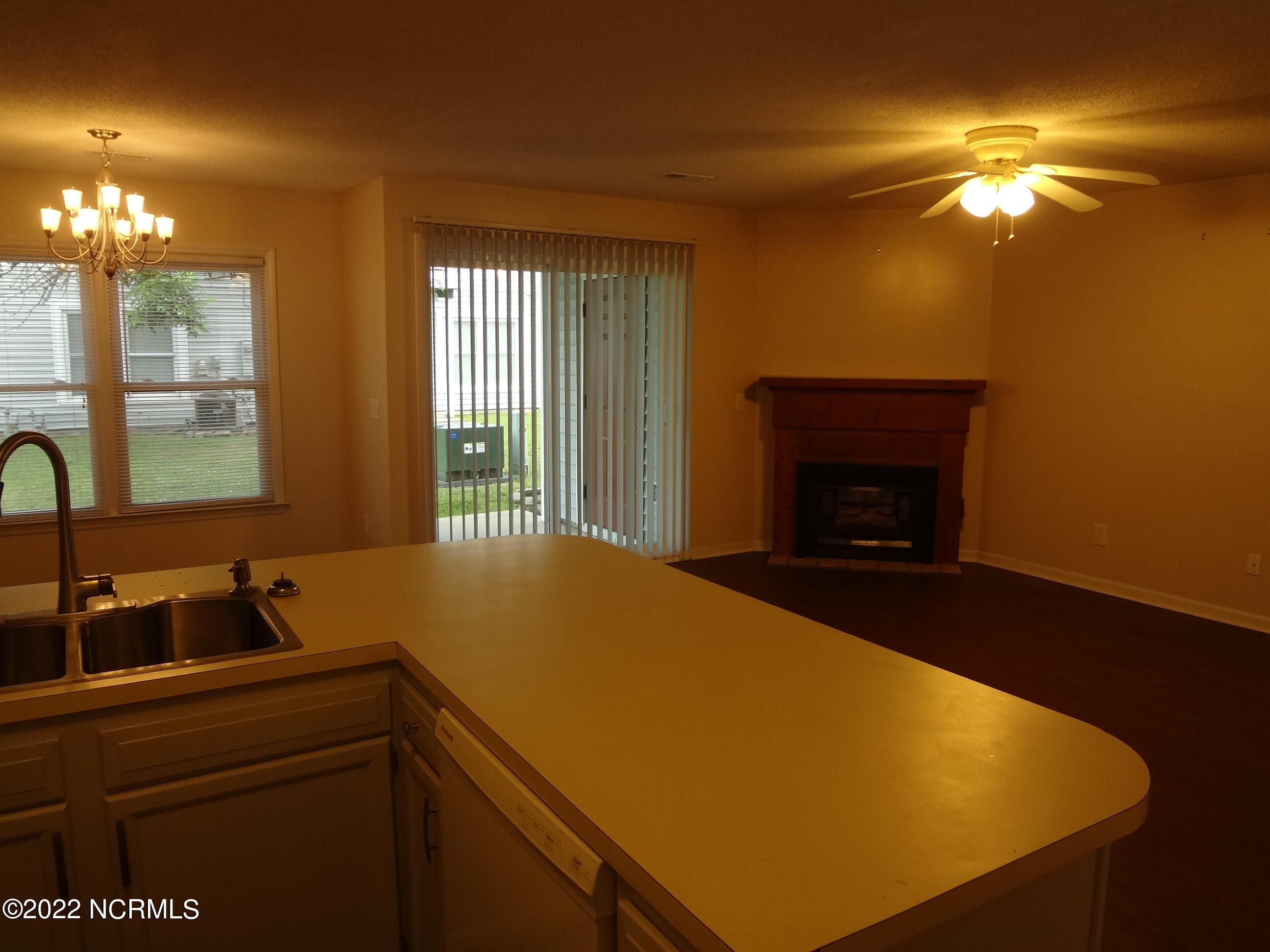 135 W Victoria Court B Property Photo 5