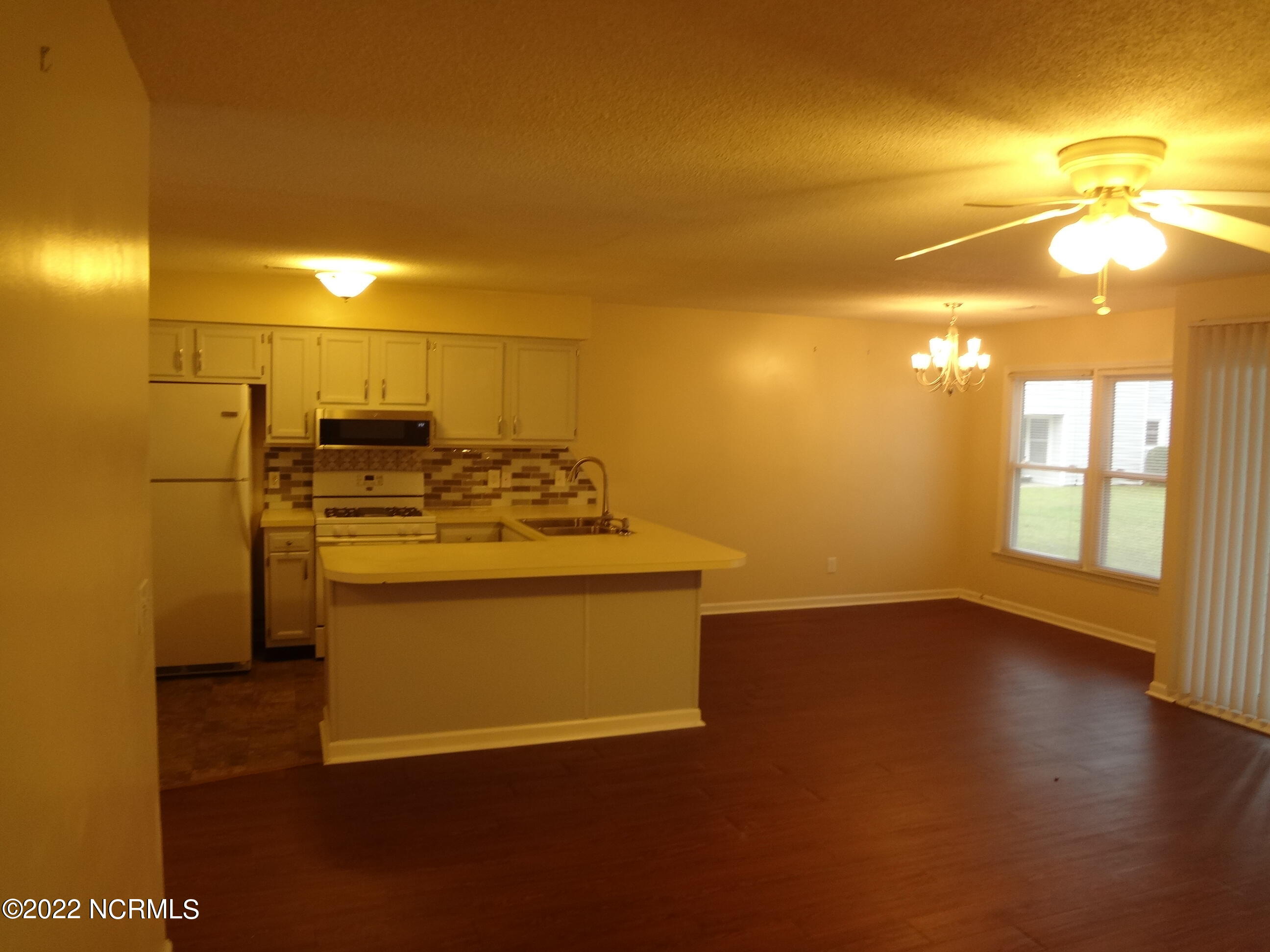 135 W Victoria Court B Property Photo 10