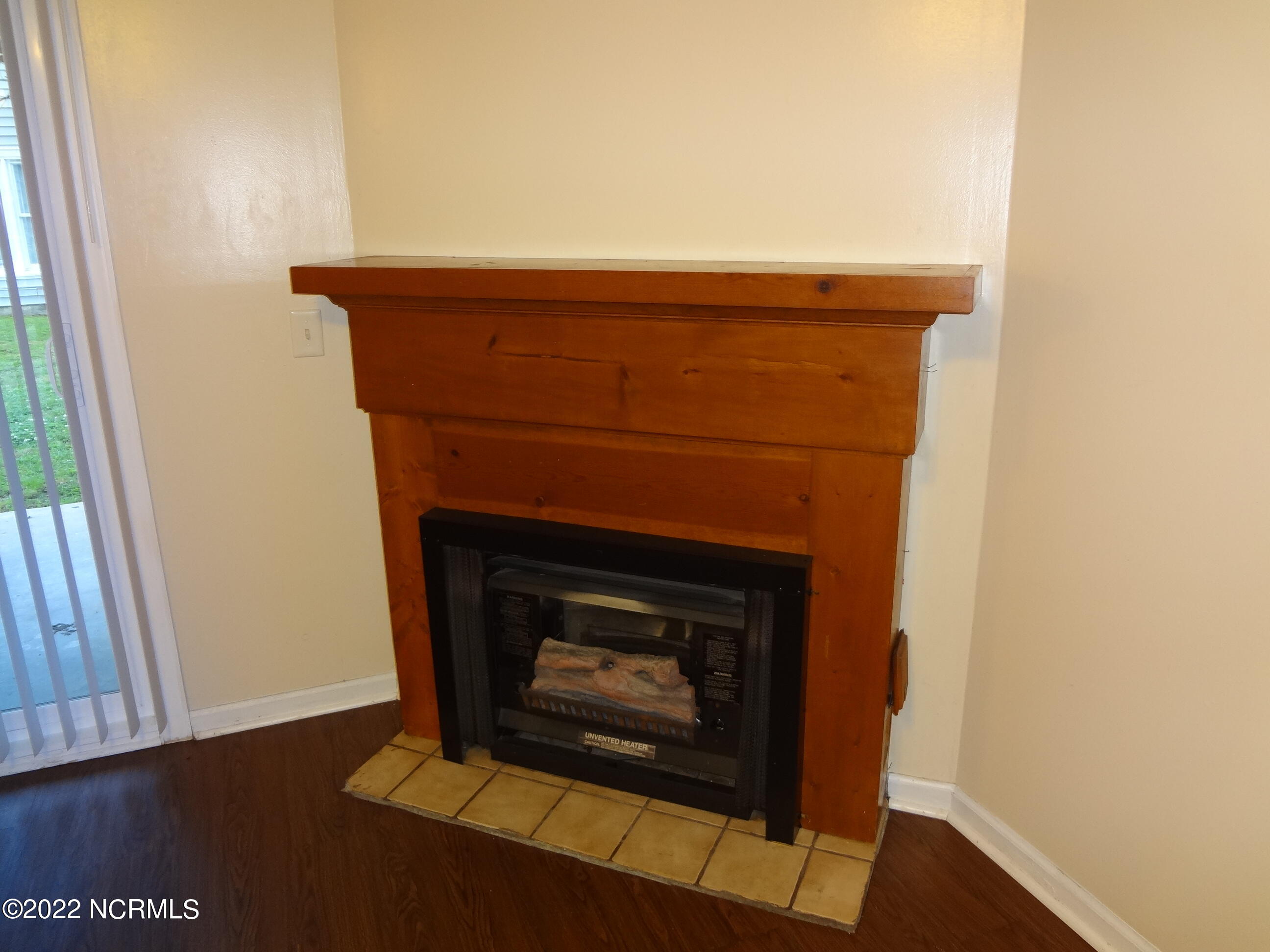 135 W Victoria Court B Property Photo 11