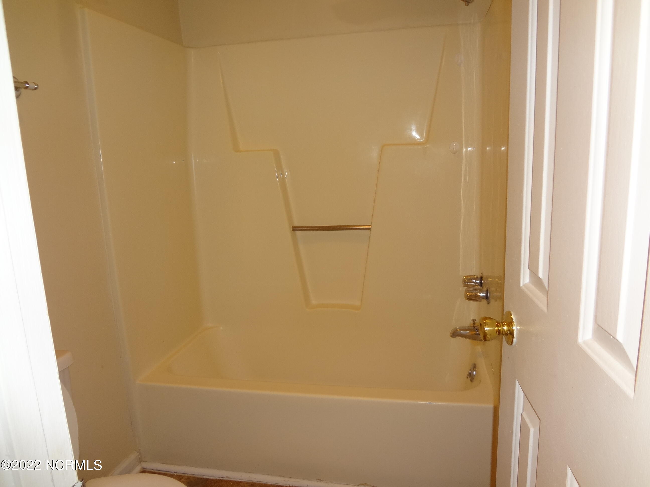 135 W Victoria Court B Property Photo 16