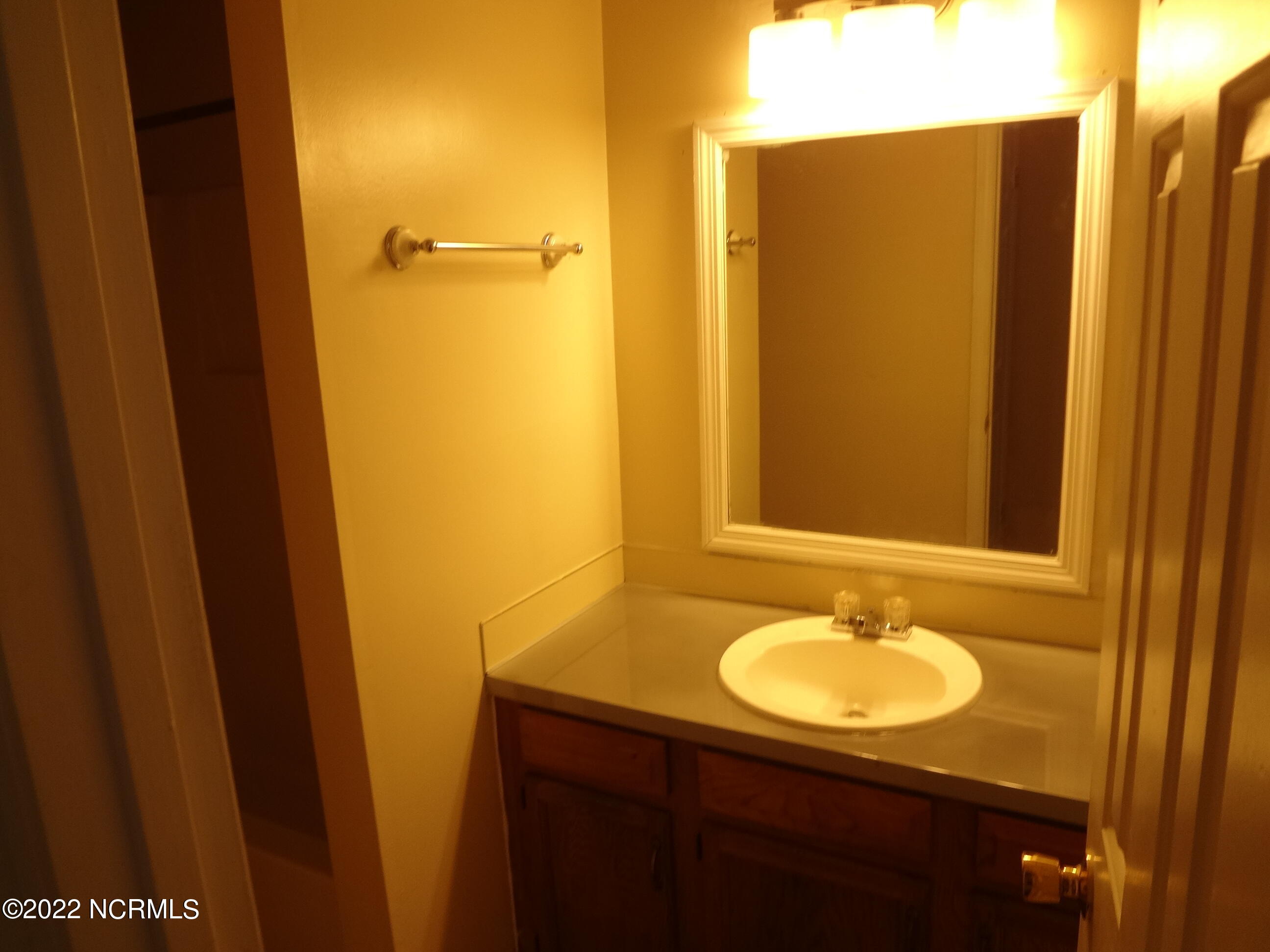 135 W Victoria Court B Property Photo 21