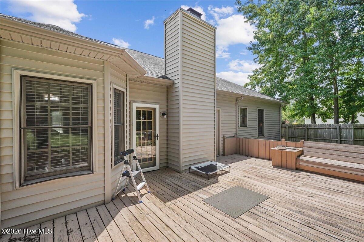 405 N Pointe Drive Property Photo 5