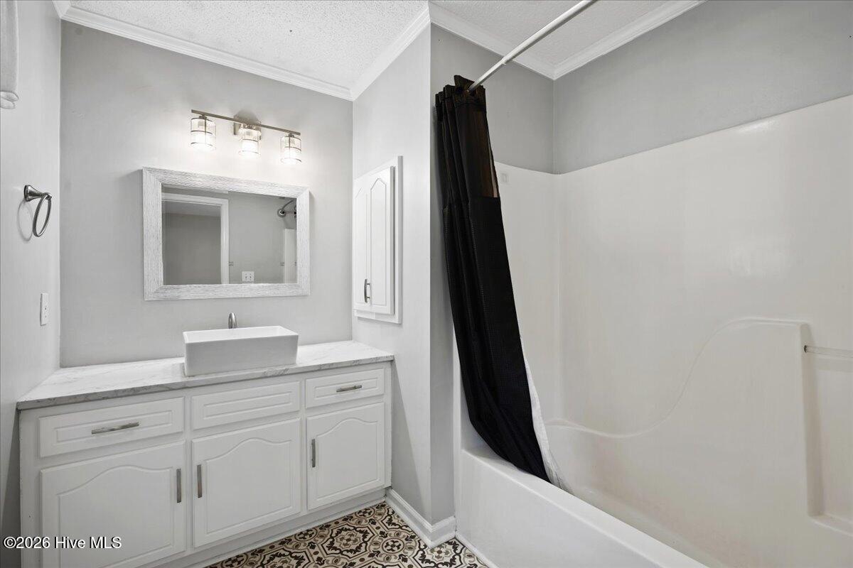 405 N Pointe Drive Property Photo 30