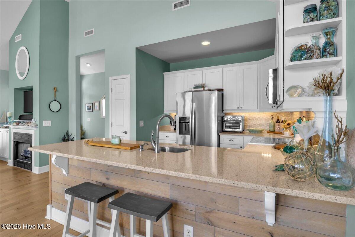 123 Cole Street D Property Photo 23