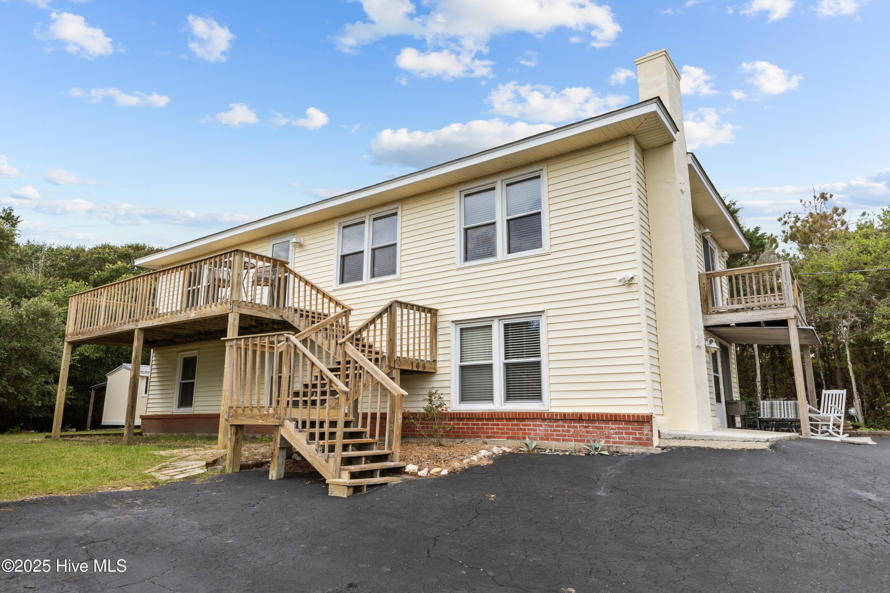 109 Yaupon Drive Property Photo 1