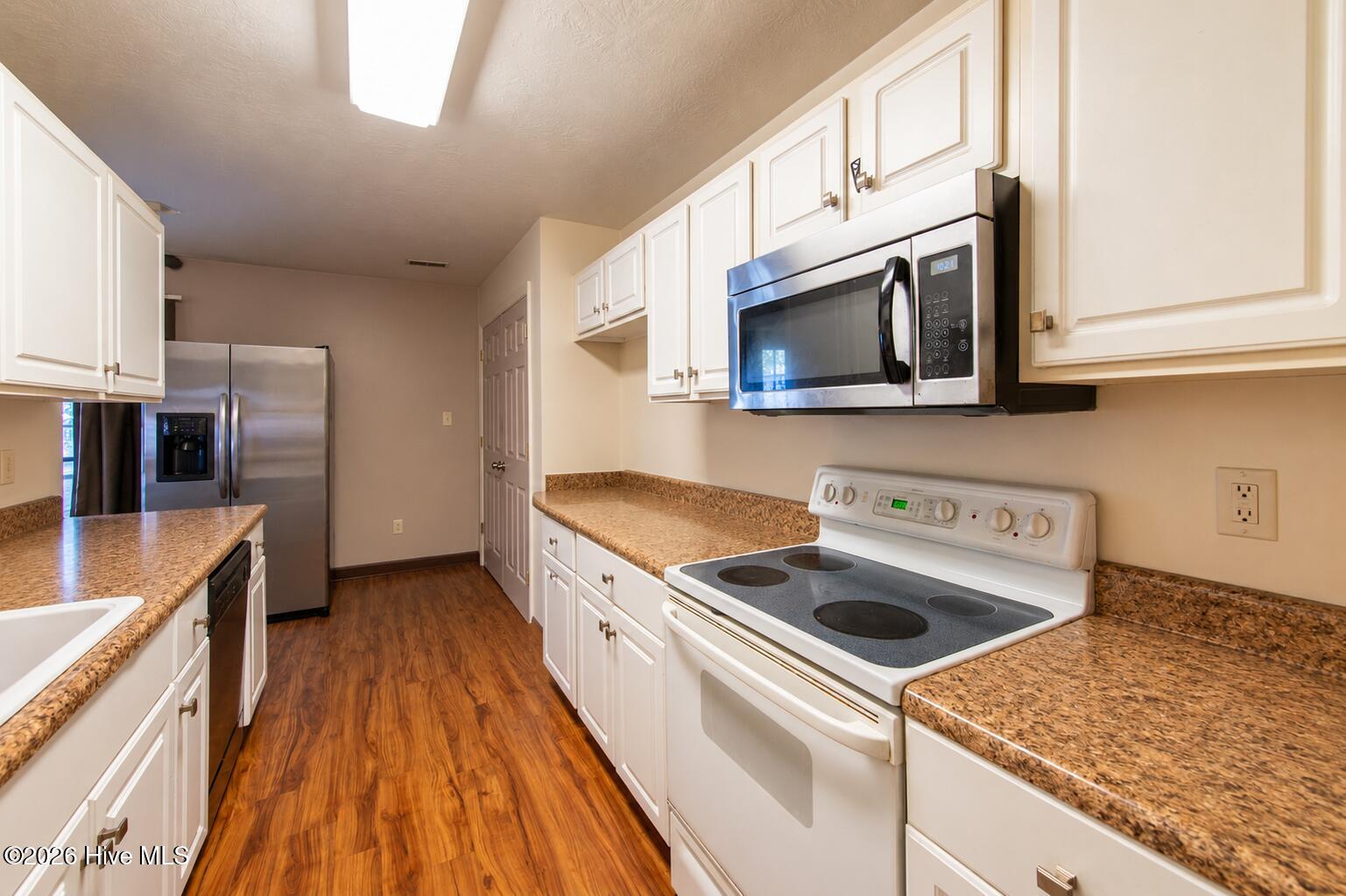 521 Dove Street Property Photo 4