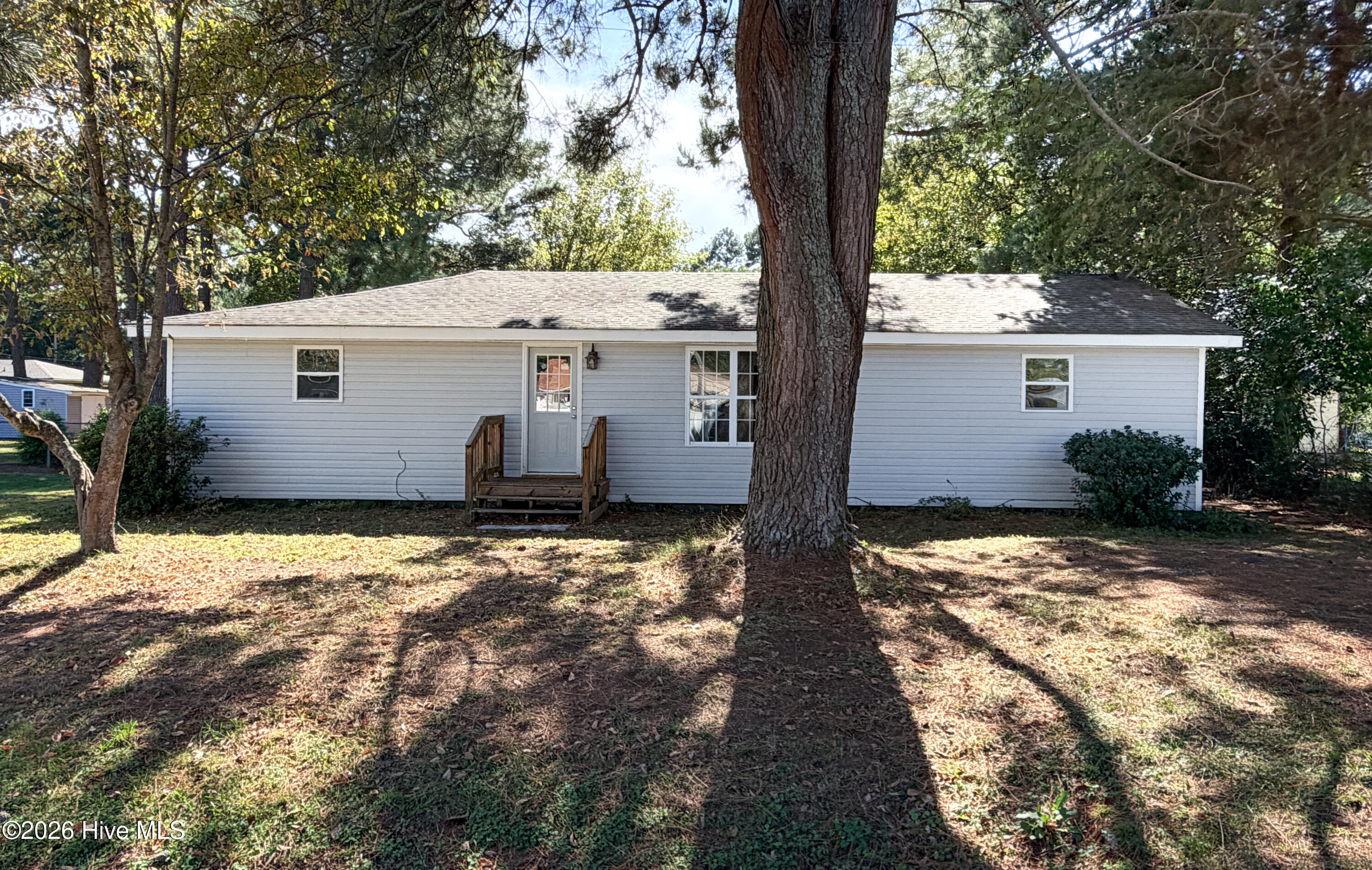 111 Coopers Lane E Property Photo 1