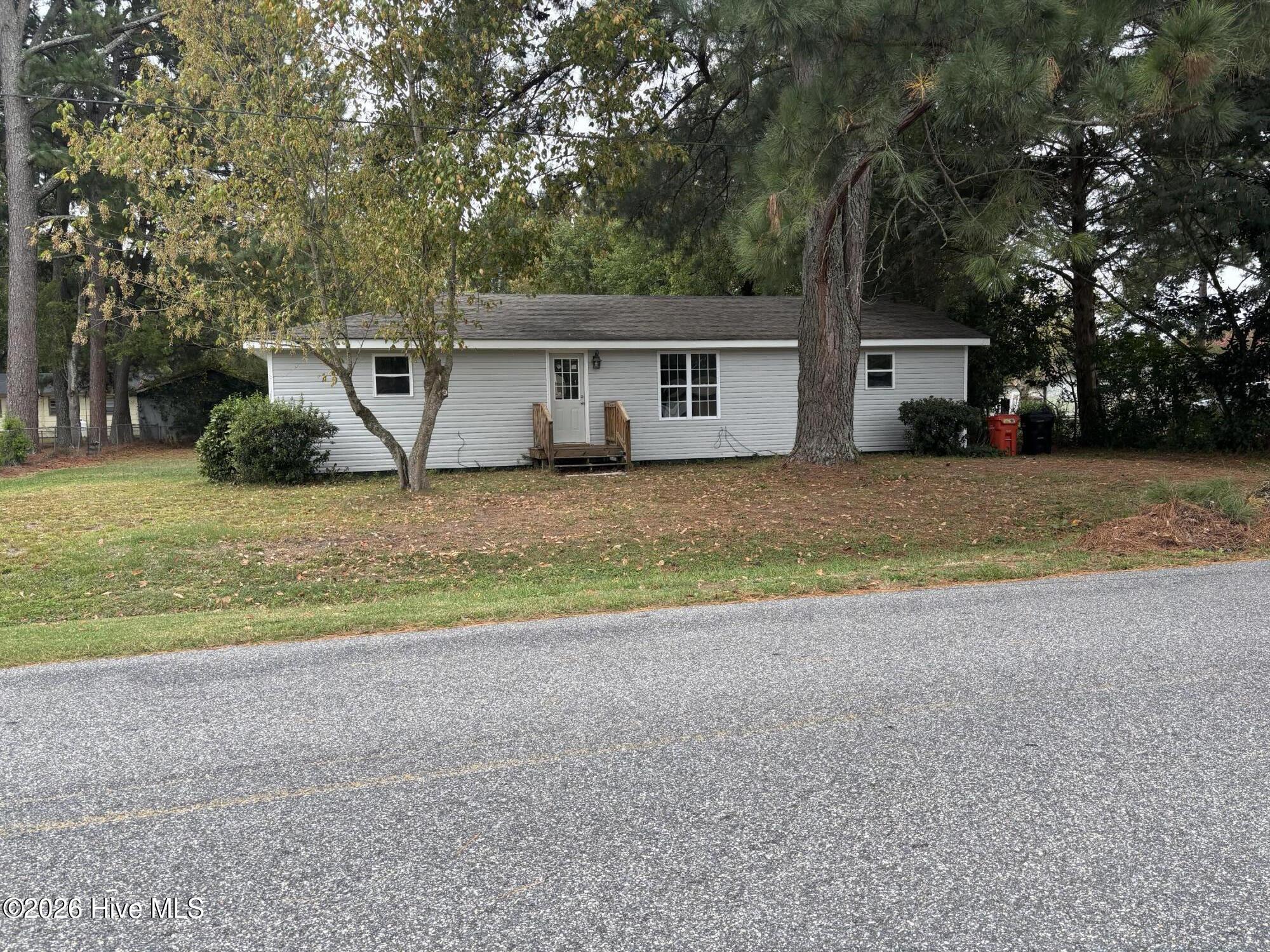 111 Coopers Lane E Property Photo 1