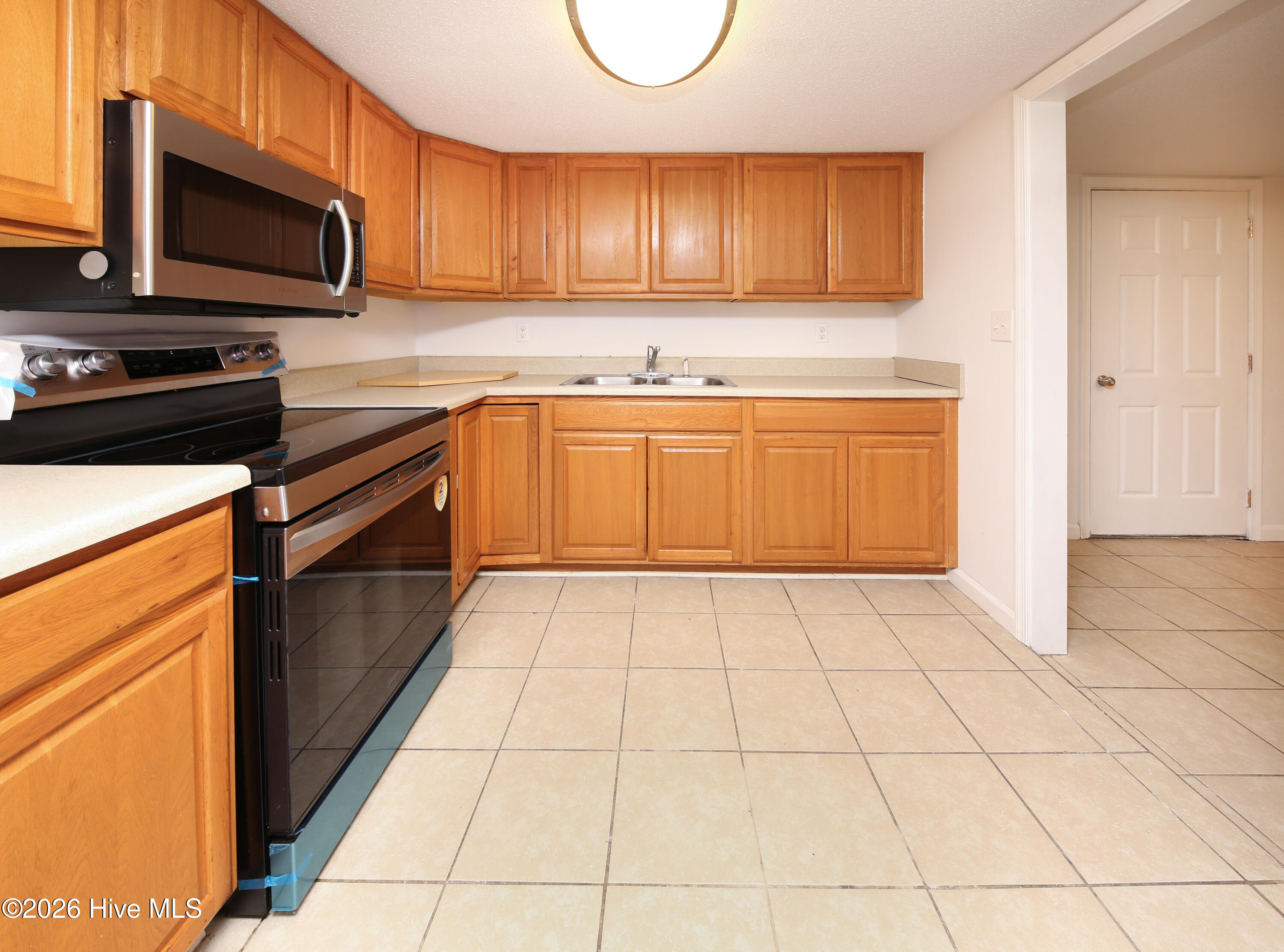 111 Coopers Lane E Property Photo 6