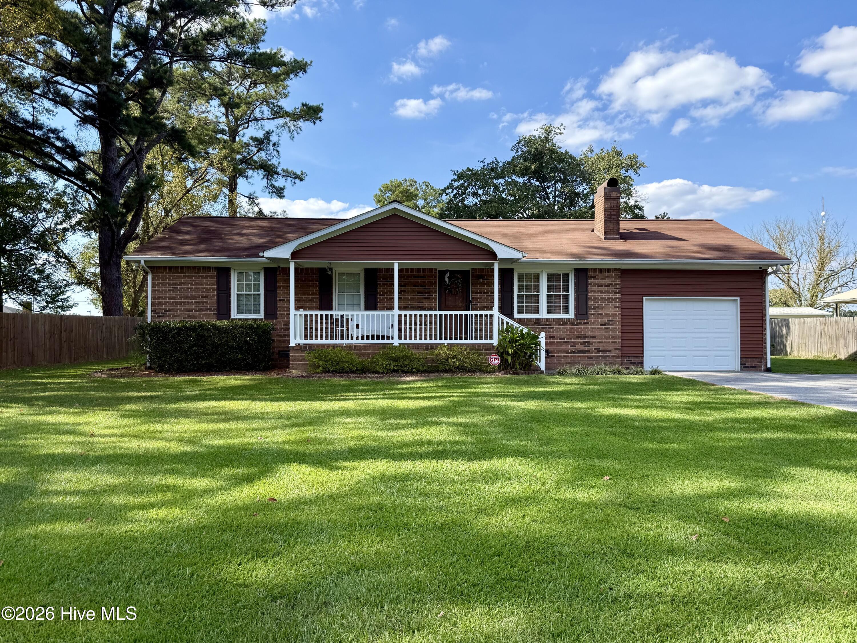 1122 Pineview Road Property Photo 1