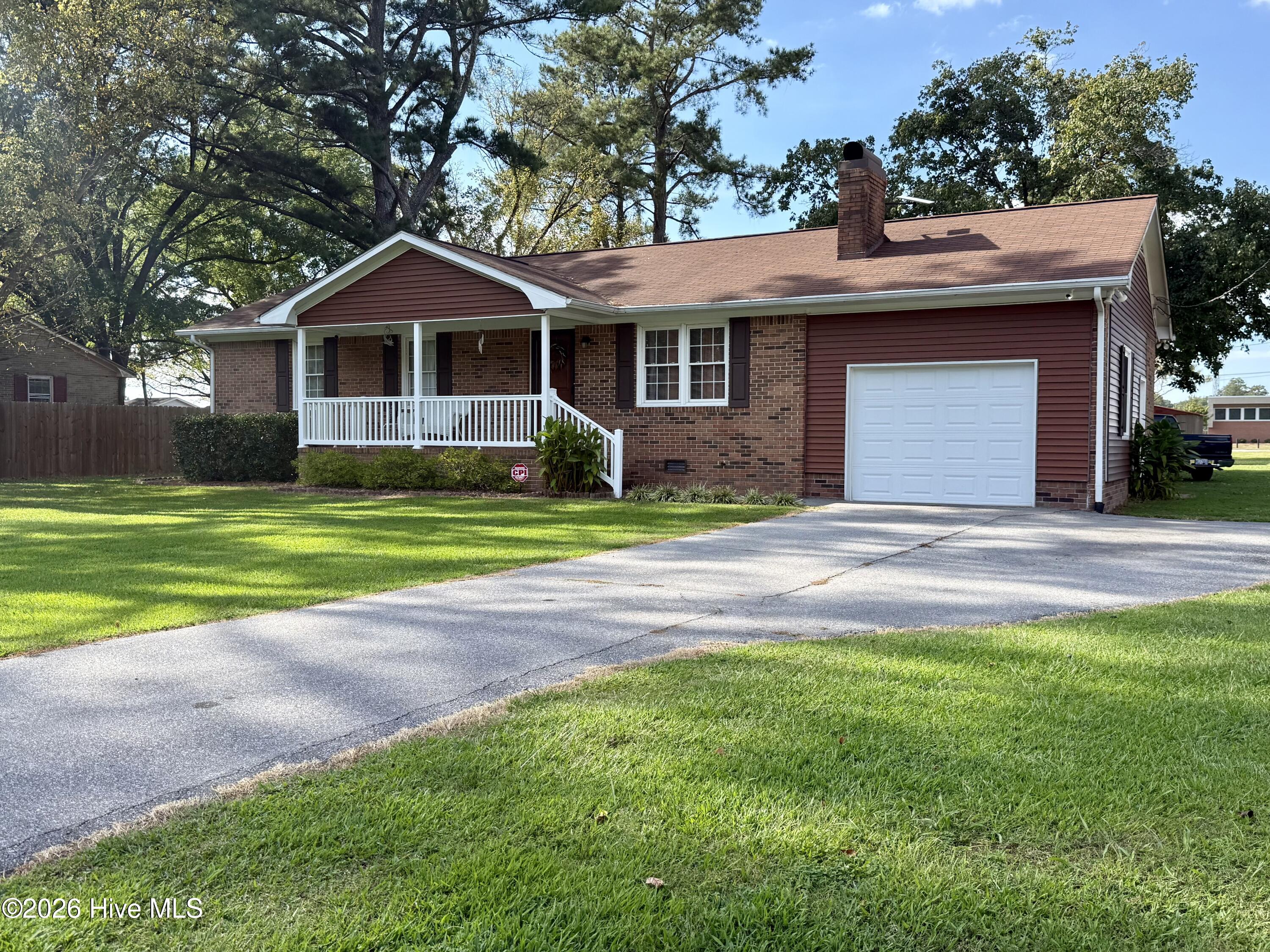 1122 Pineview Road Property Photo 4