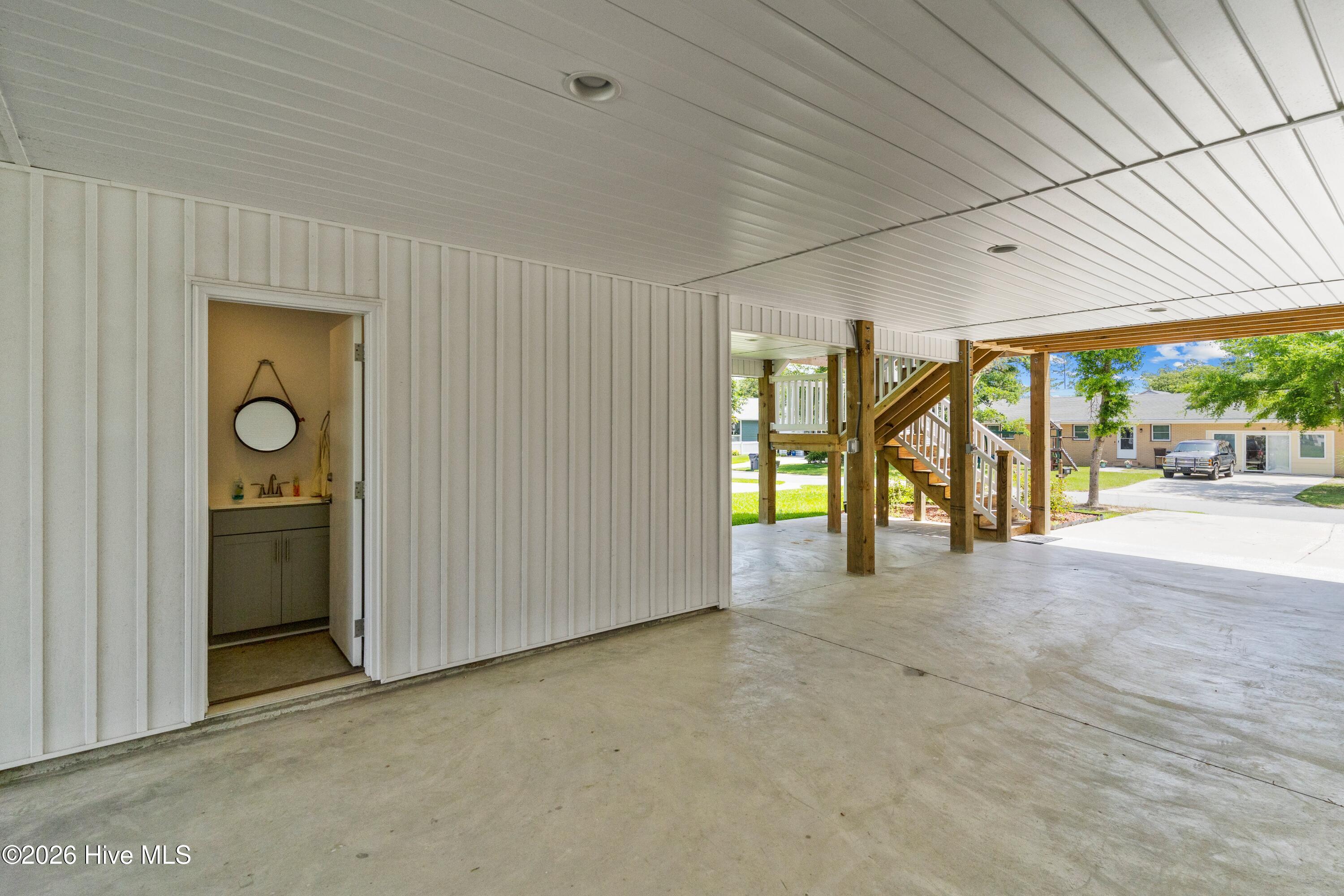 317 Ne 60th Street Property Photo 5