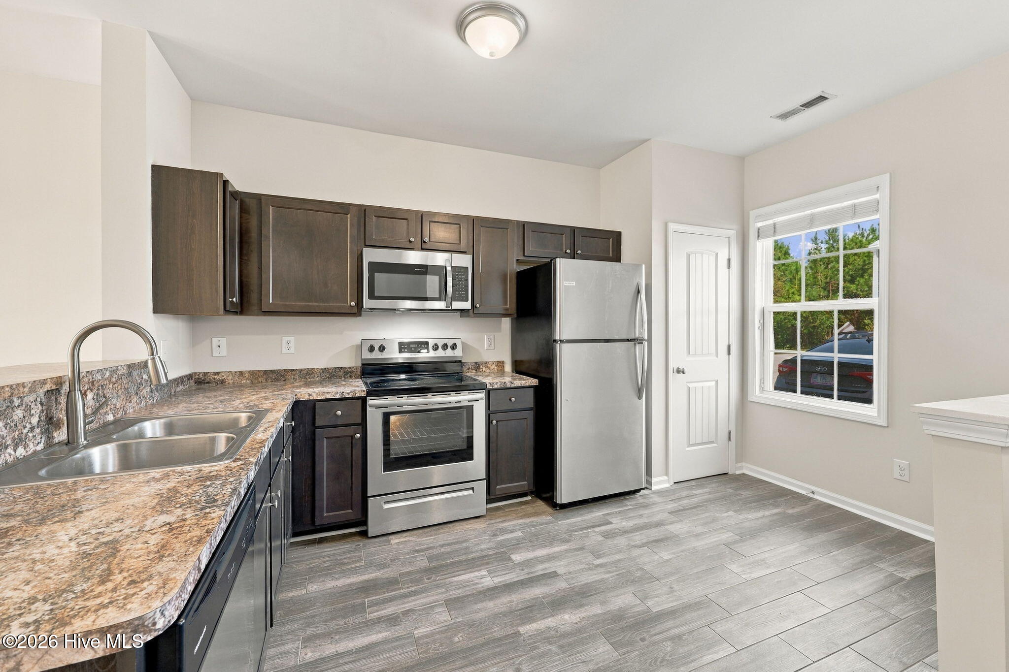 131 Beacon Woods Drive Property Photo 4