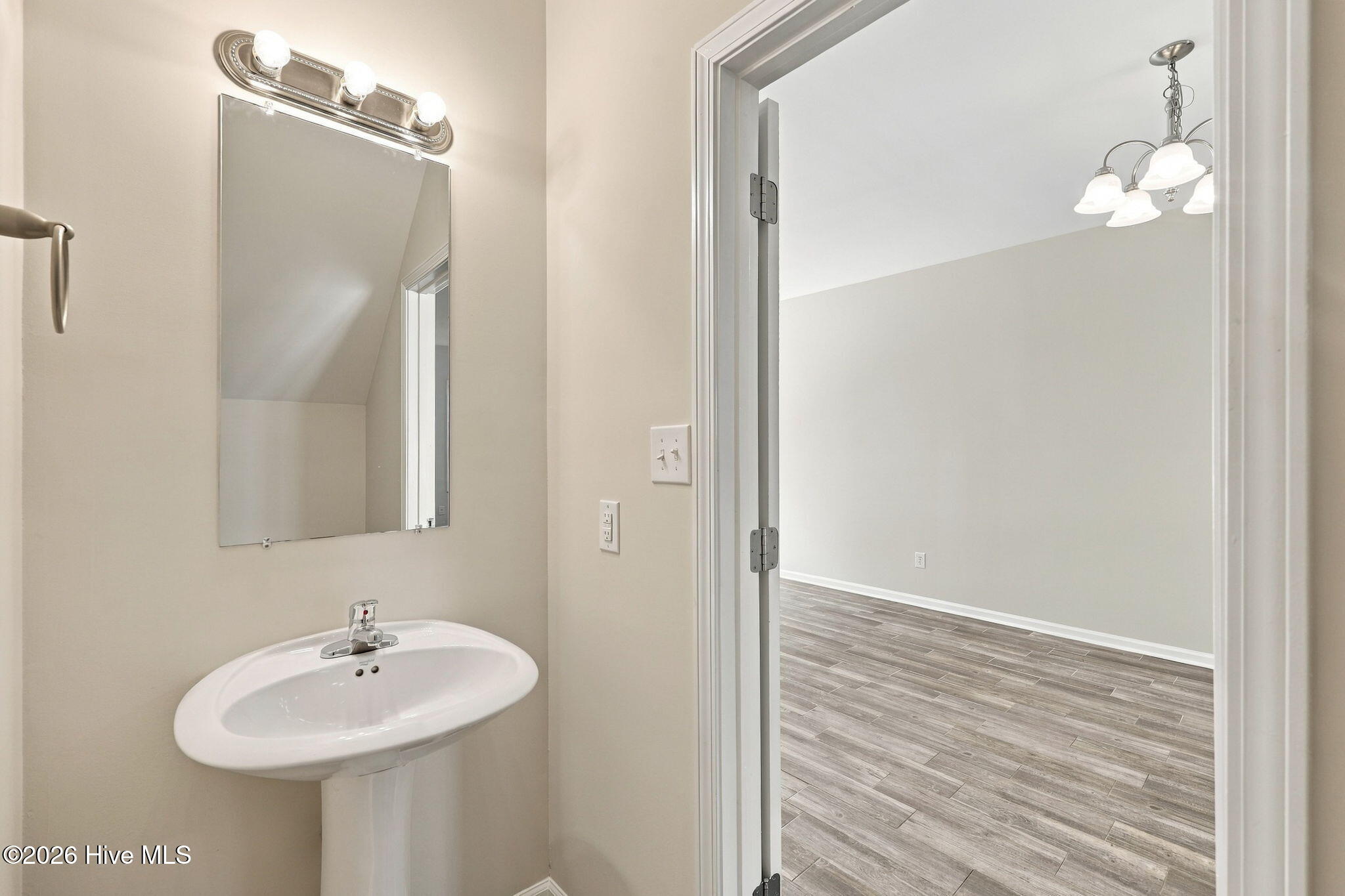 131 Beacon Woods Drive Property Photo 14