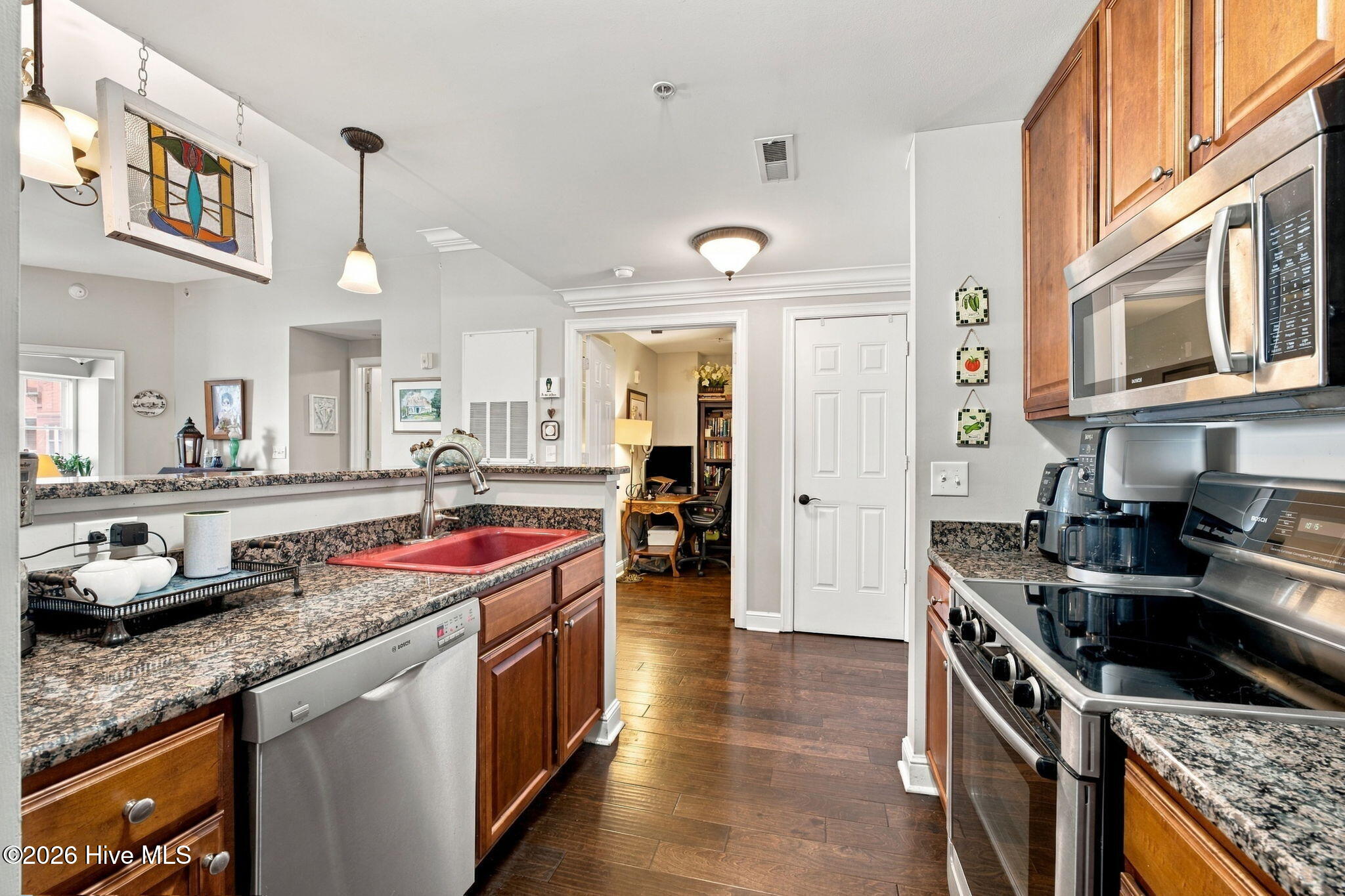 305 Sky Sail Boulevard Property Photo 11