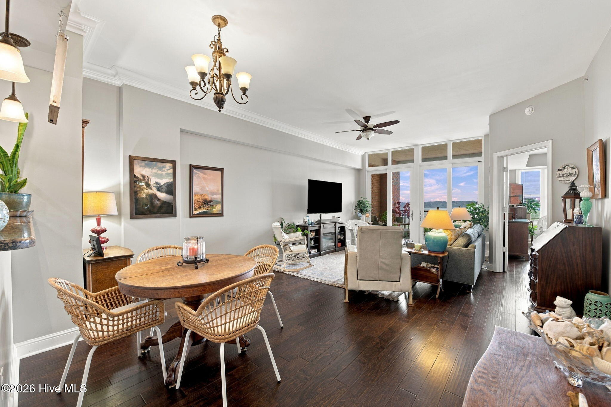305 Sky Sail Boulevard Property Photo 14