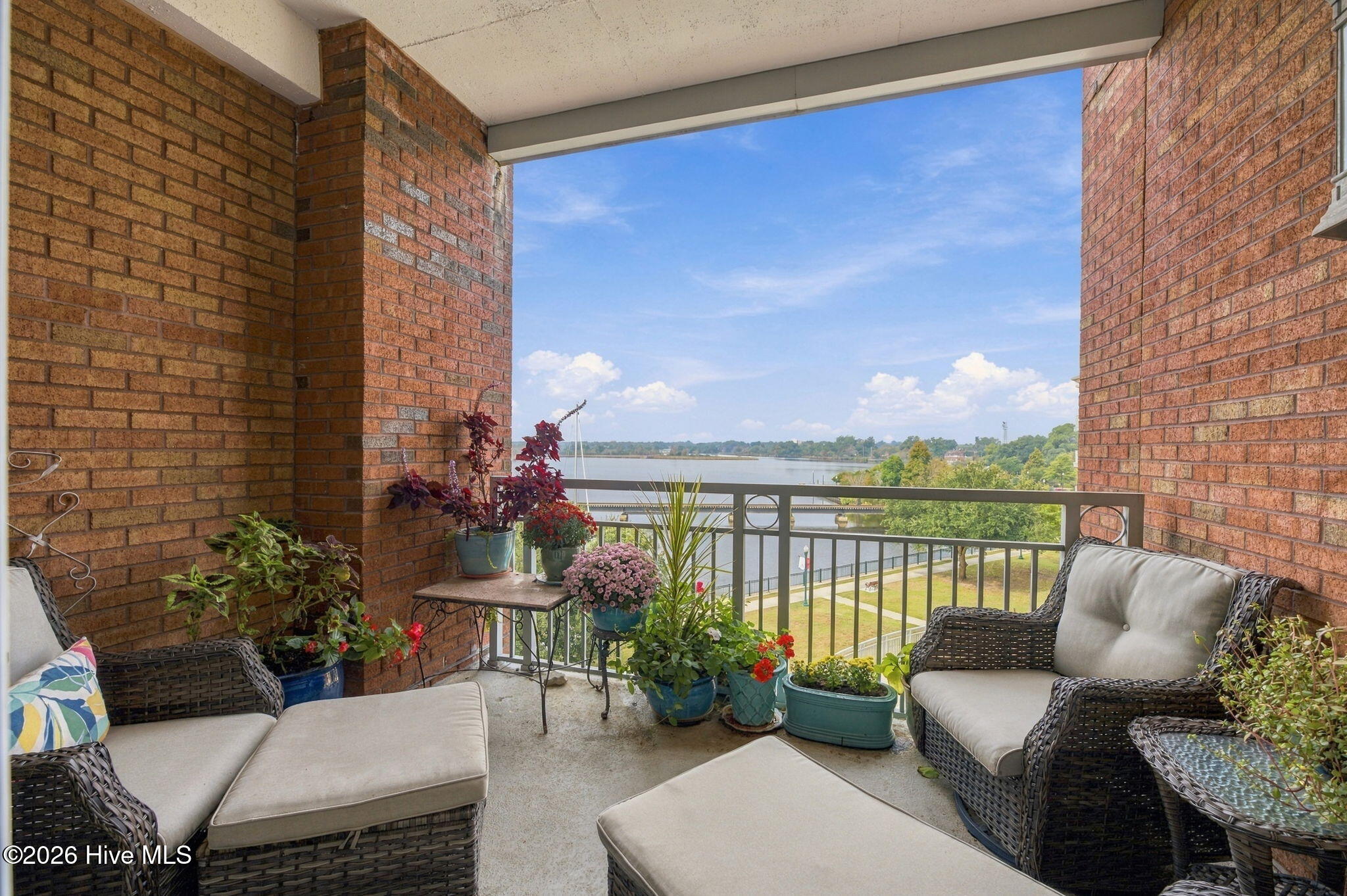 305 Sky Sail Boulevard Property Photo 18