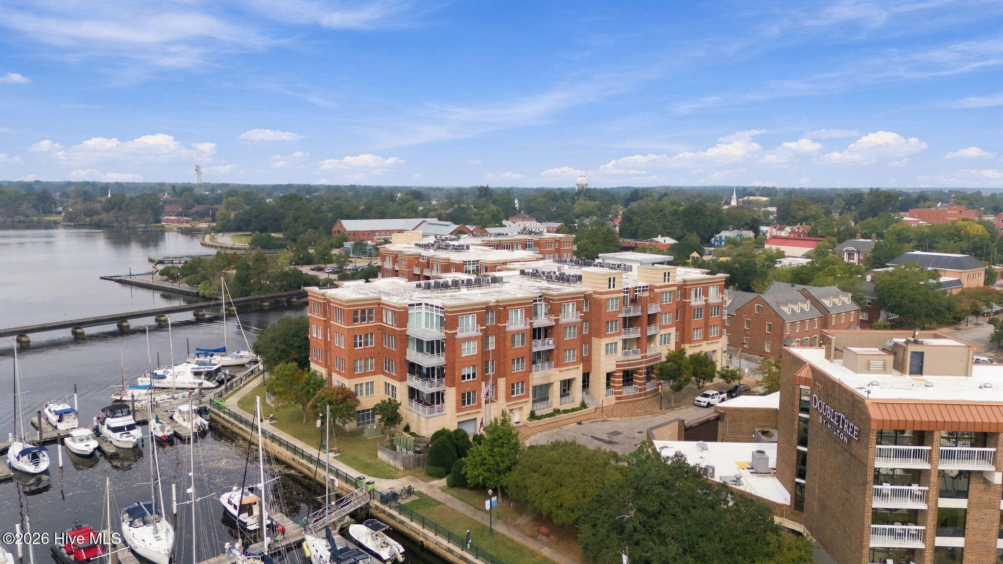 305 Sky Sail Boulevard Property Photo 28