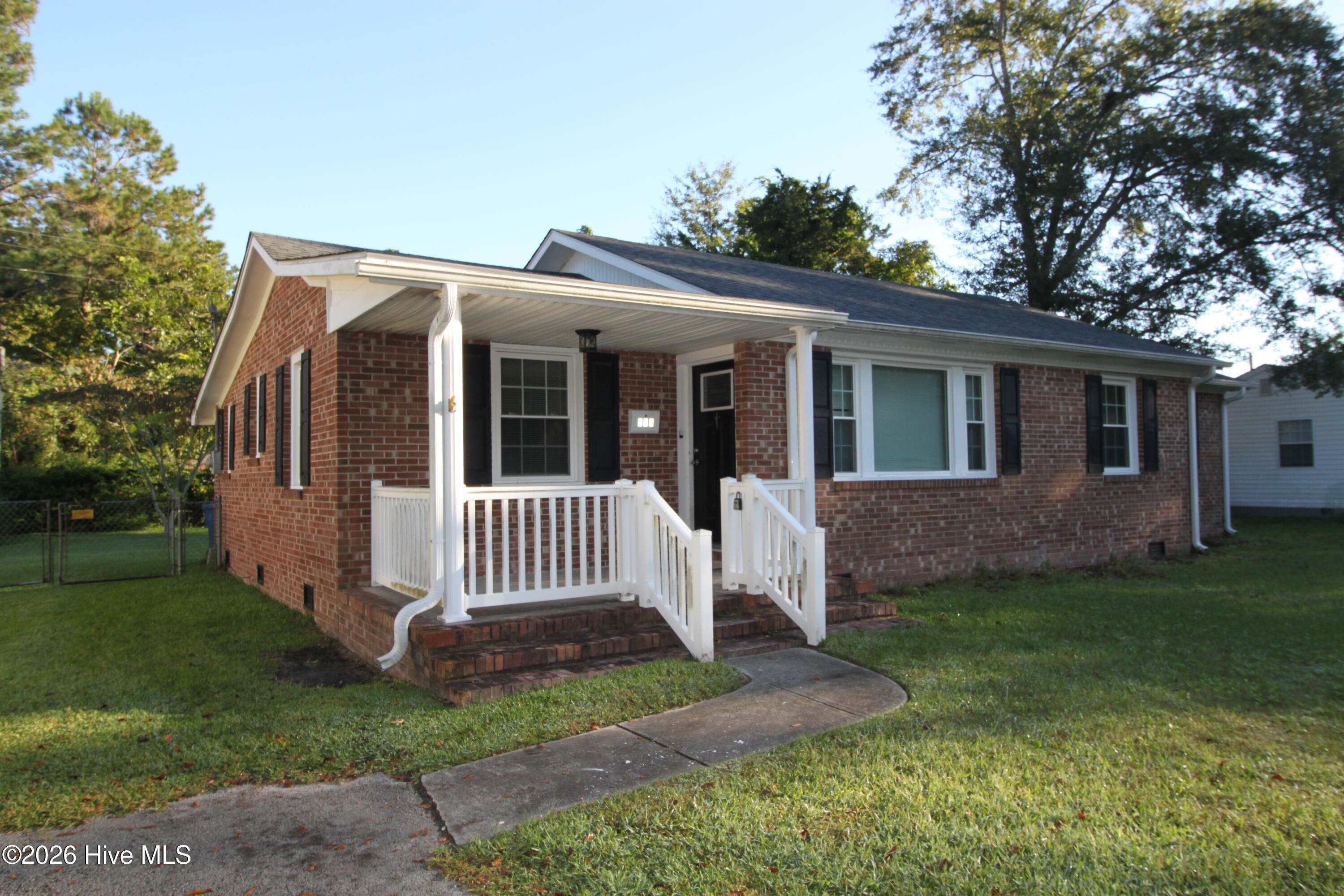 210 Kenneth Boulevard Property Photo 3