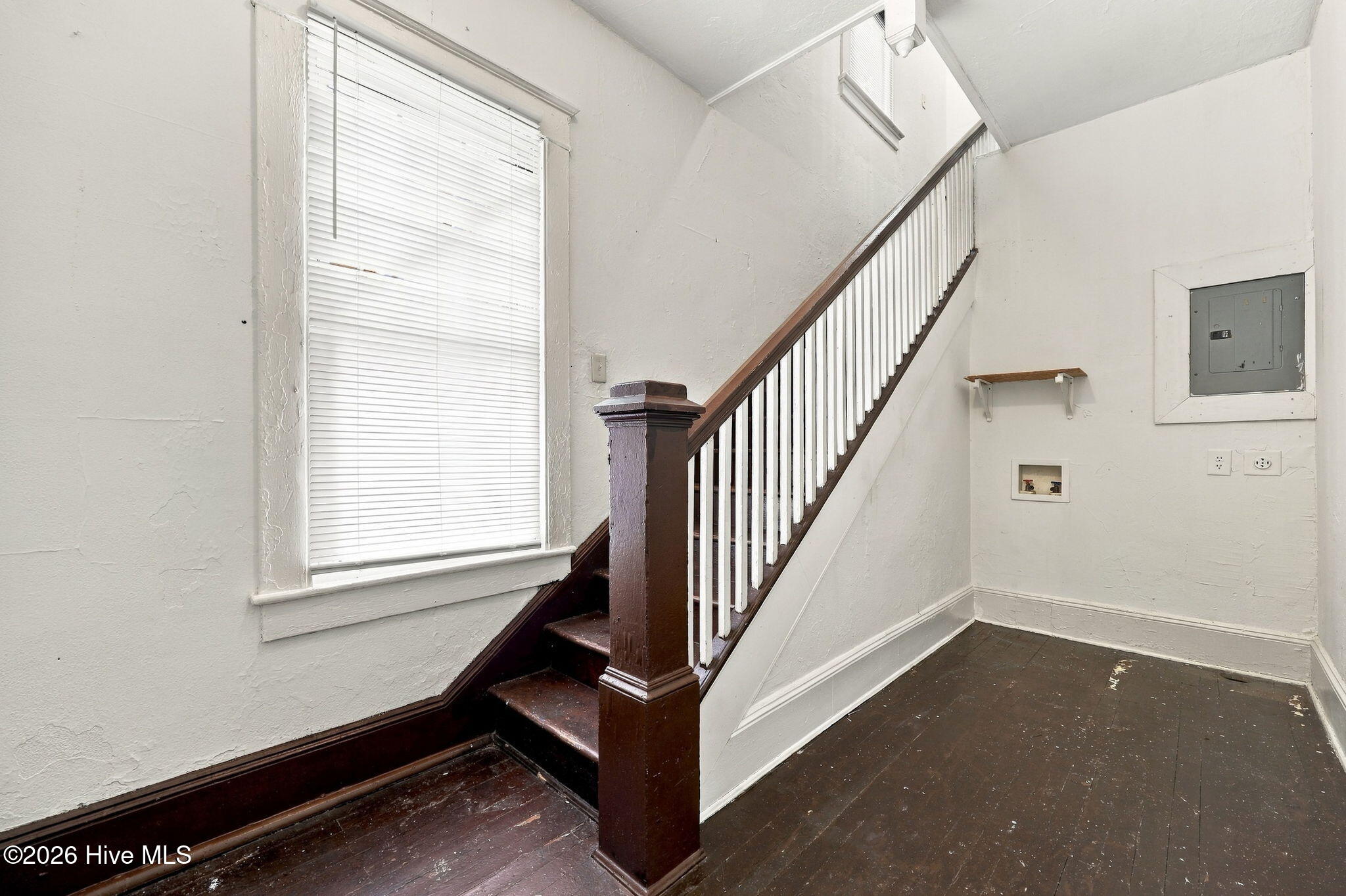 303 Paris Avenue B Property Photo 4