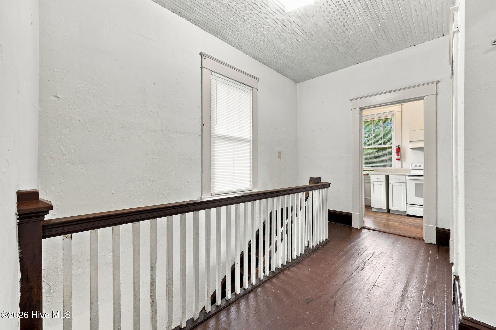 303 Paris Avenue B Property Photo 6